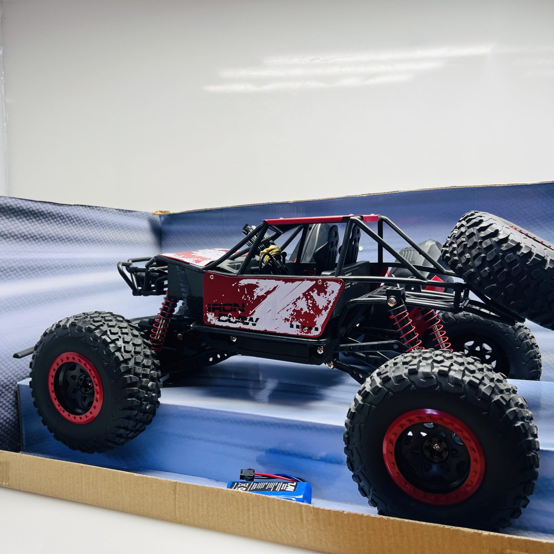 Taiyo 1:8 Radio Control 4x4 Iron Claw Car Toy Red (Condition: Excellent) - Image 3
