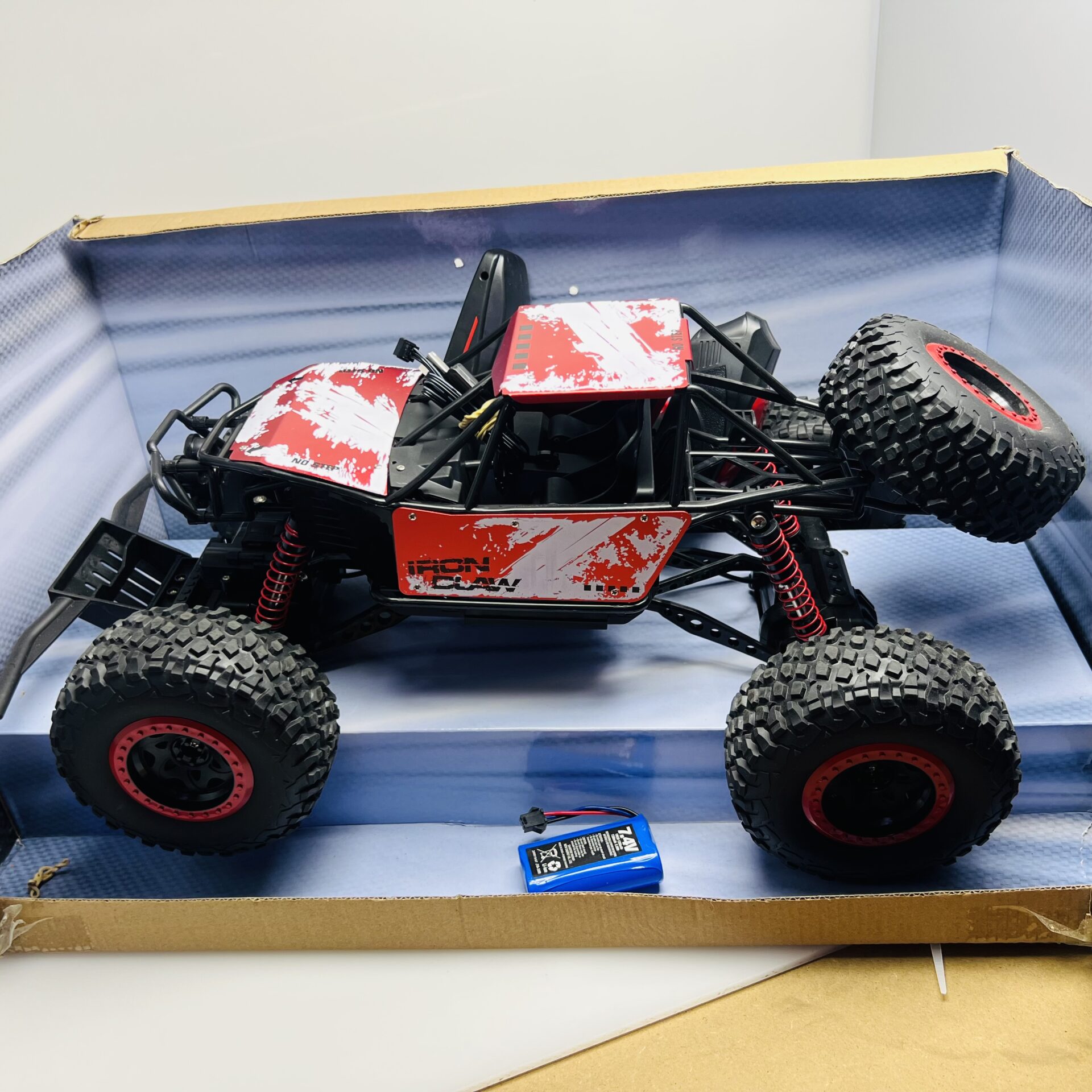 Taiyo 1:8 Radio Control 4x4 Iron Claw Car Toy Red (Condition: Excellent) - Image 5