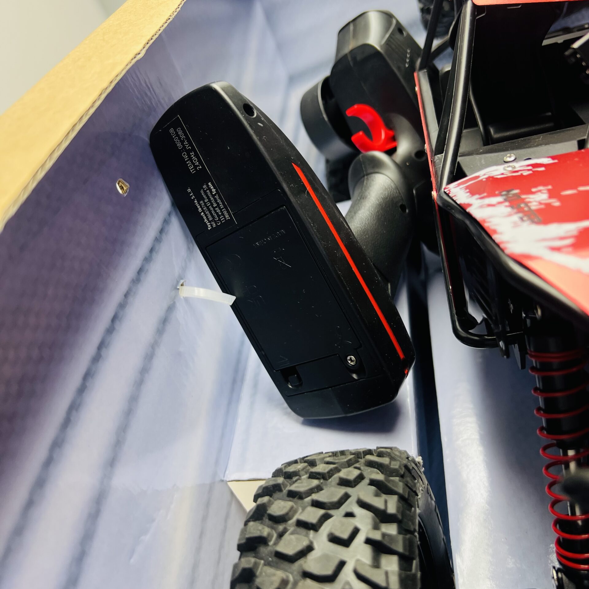 Taiyo 1:8 Radio Control 4x4 Iron Claw Car Toy Red (Condition: Excellent) - Image 4