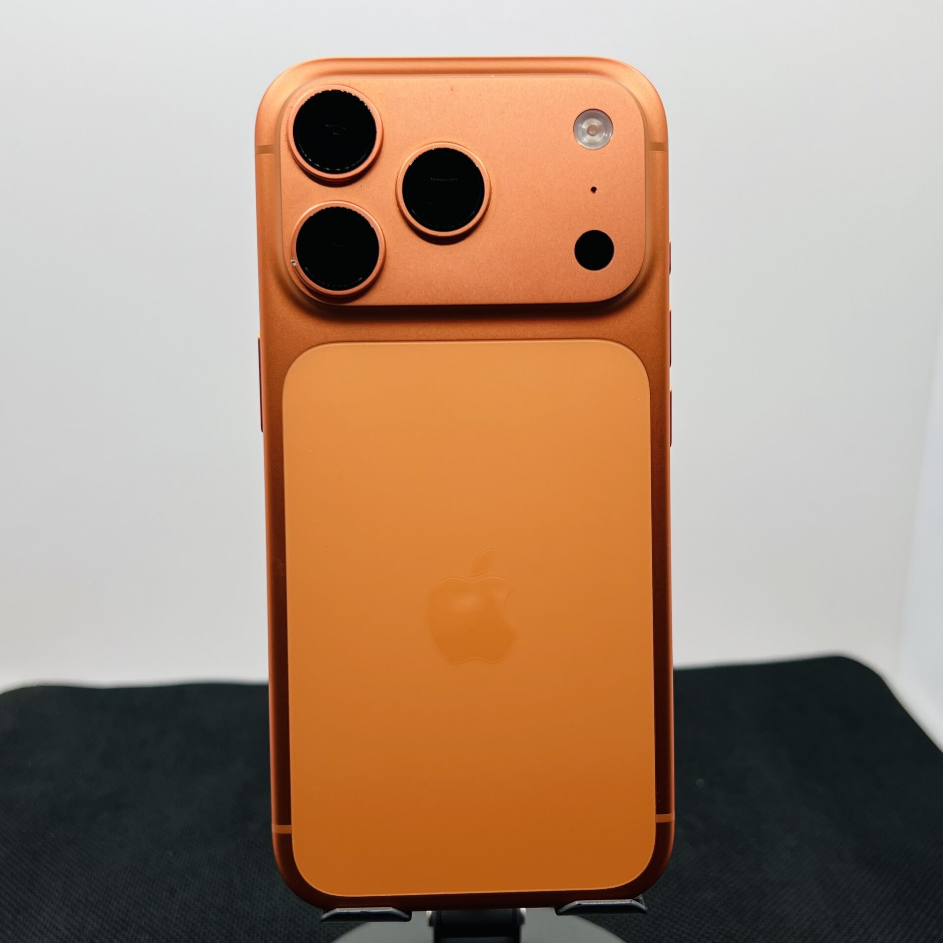 Apple iPhone 17 Pro 256GB Cosmic Orange (Condition: Excellent) - Image 9