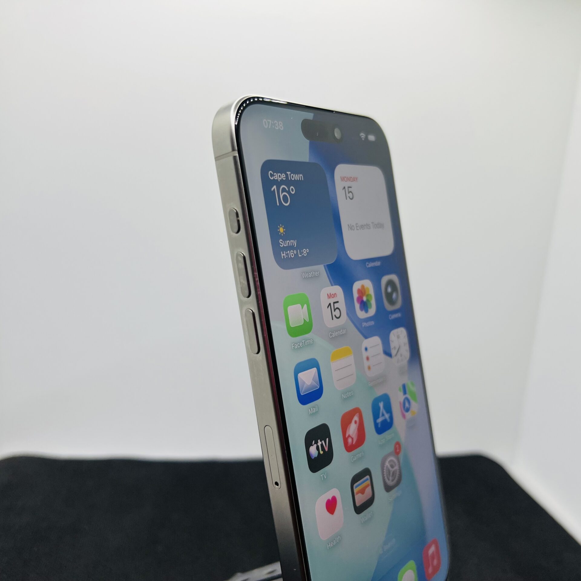 Apple iPhone 15 Pro Max 256GB White Titanium (Condition: Excellent) - Image 4