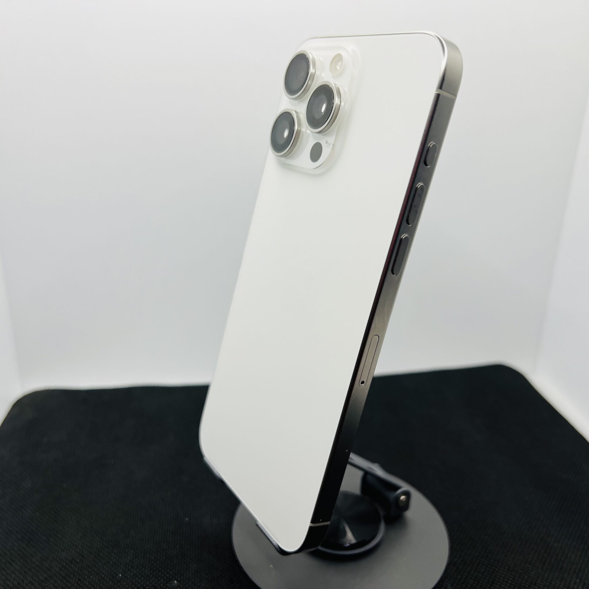 Apple iPhone 15 Pro Max 256GB White Titanium (Condition: Excellent) - Image 8