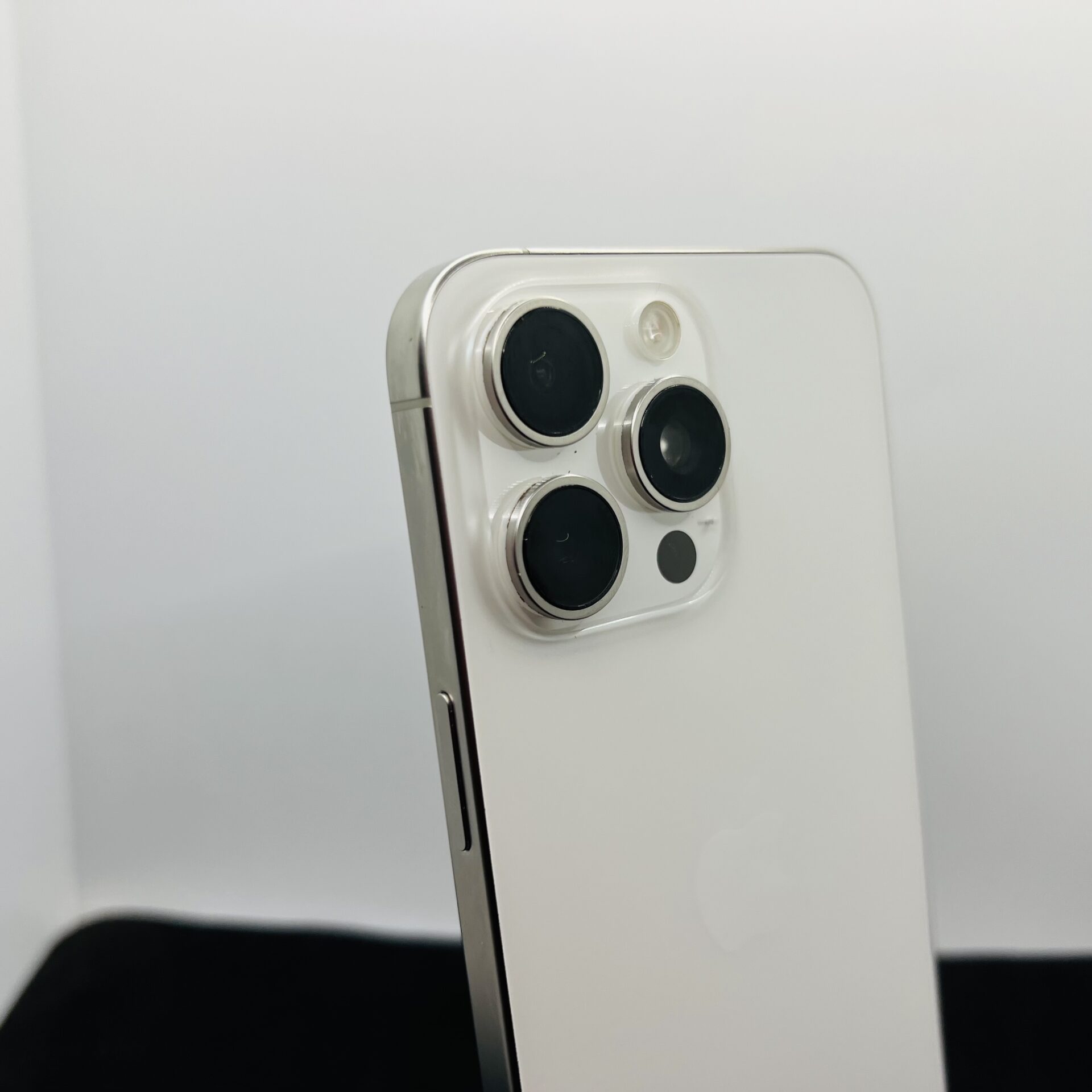 Apple iPhone 15 Pro Max 256GB White Titanium (Condition: Excellent) - Image 10