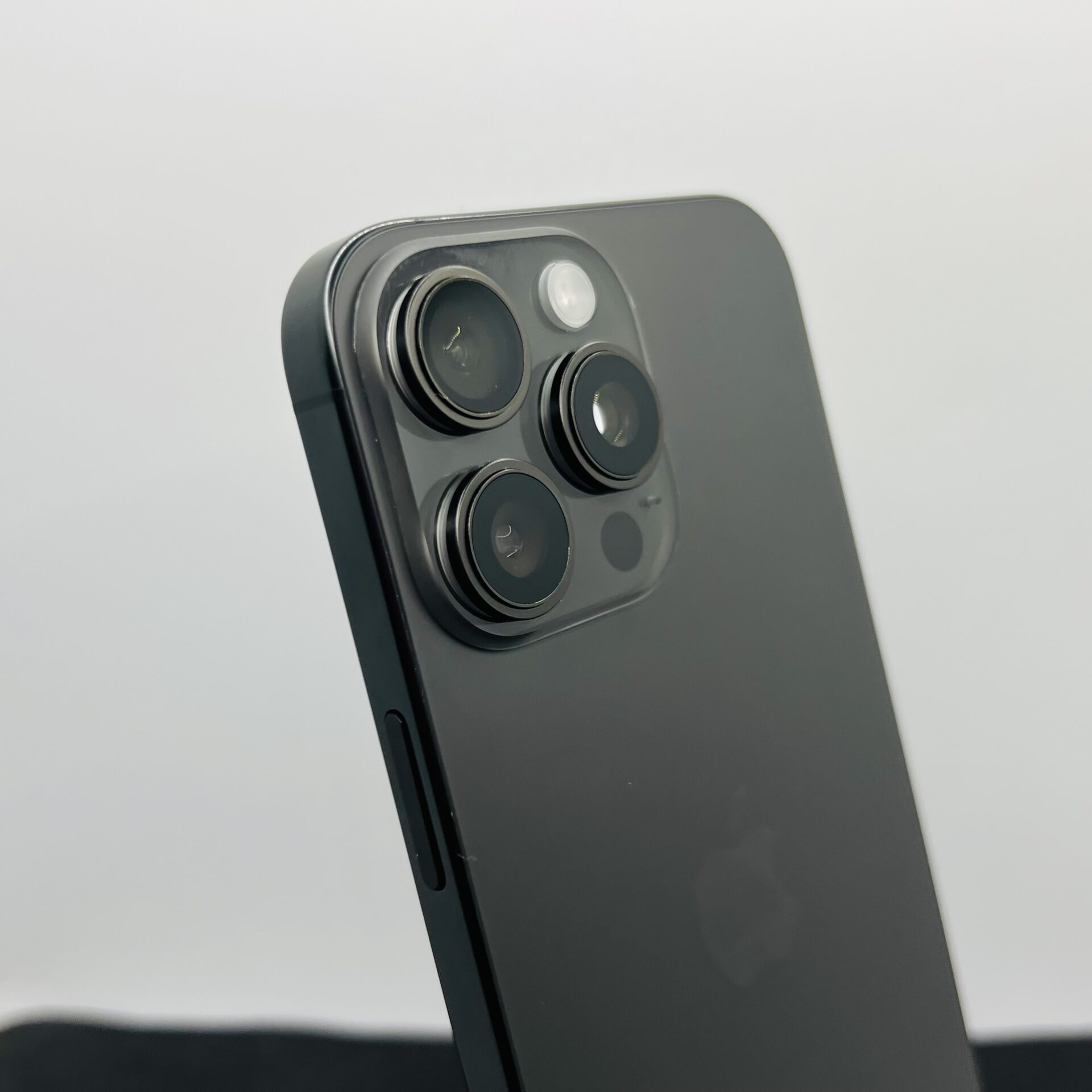 Apple iPhone 16 Pro Max 512GB Black Titanium (Condition: Good) - Image 11