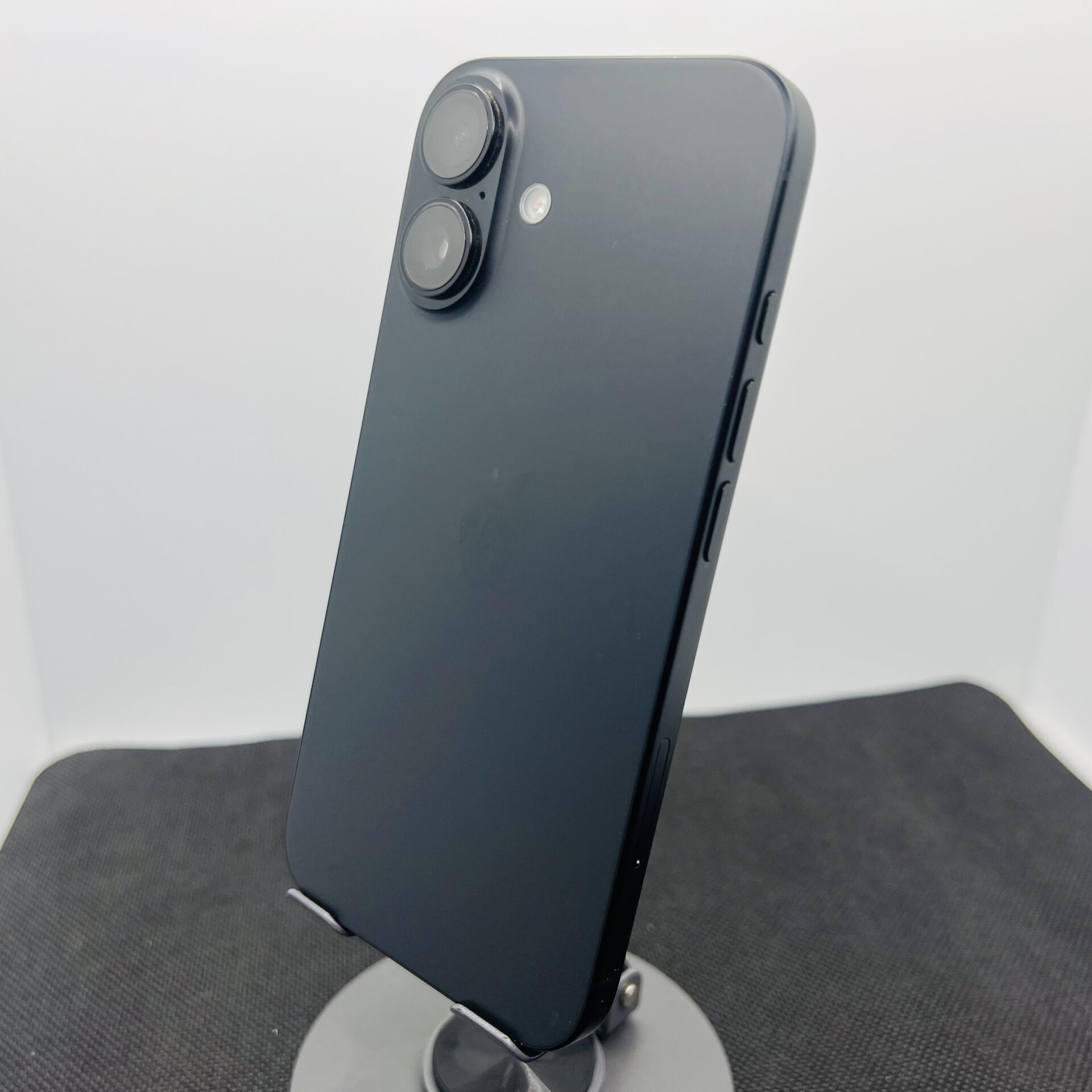 Apple iPhone 16 128GB Black (Condition: Excellent) - Image 7