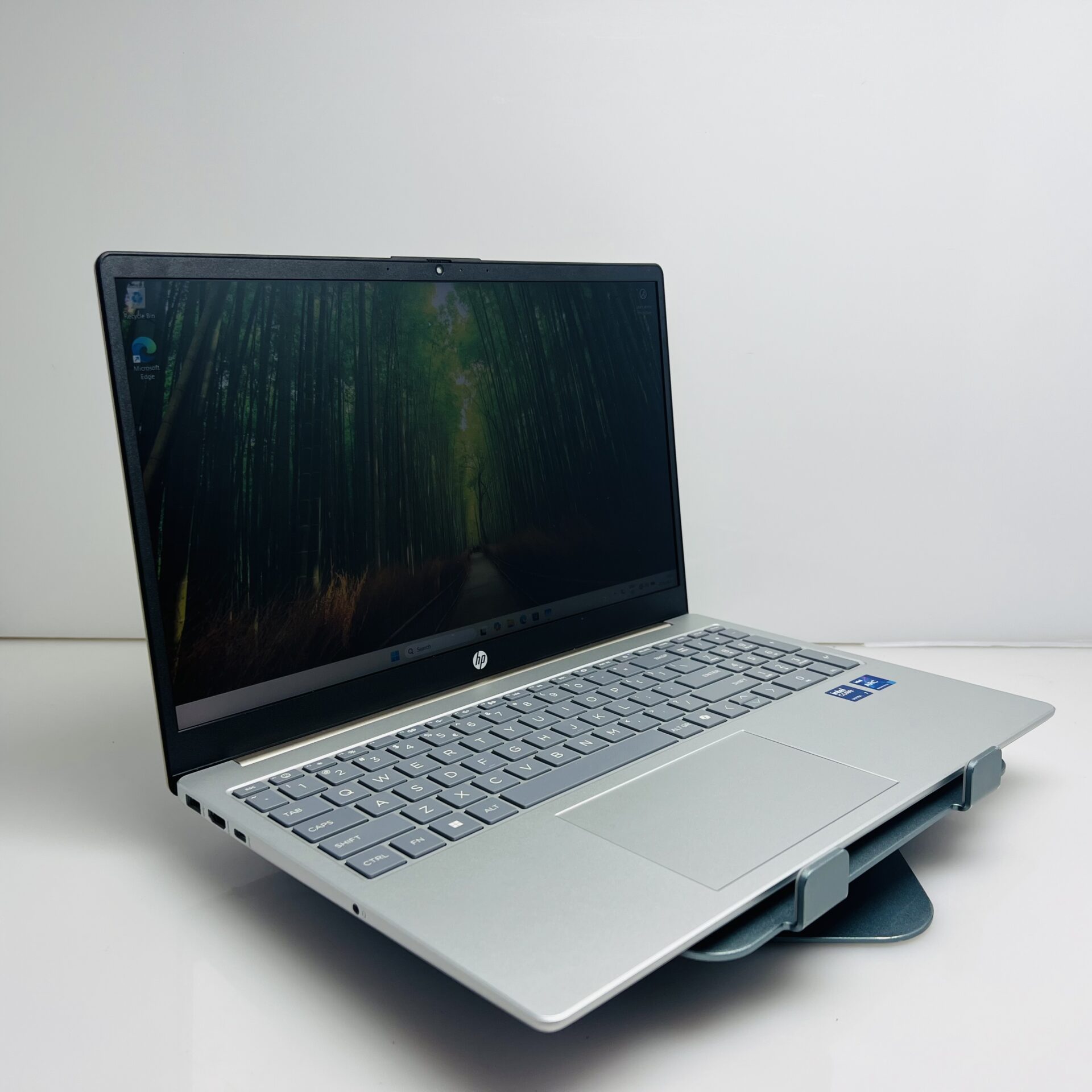 HP 15-fd1032ni “Core Ultra 7” 3.80GHz 16GB RAM 512GB SSD NVMe Warm Gold (Condition: Excellent) - Image 4