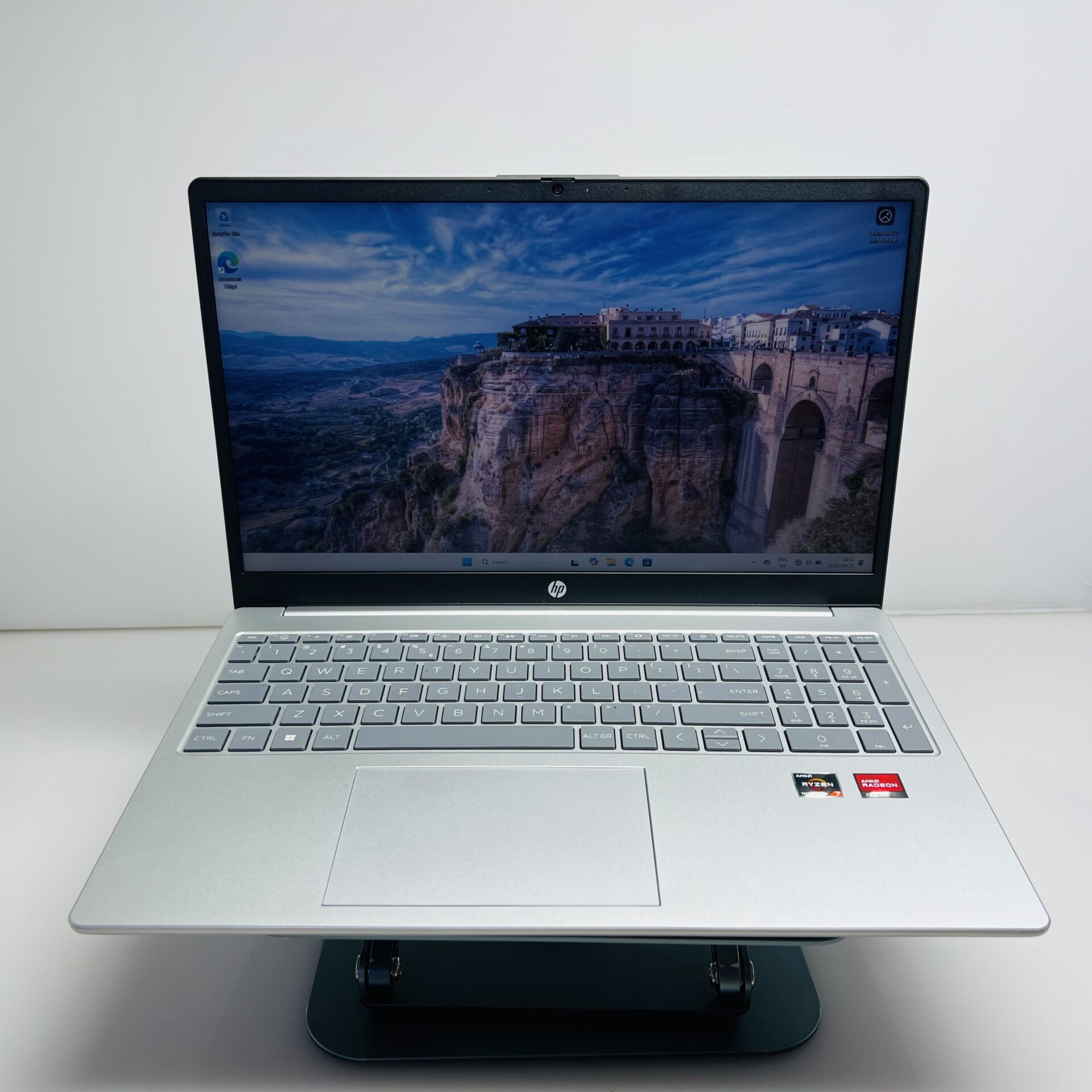 HP 15-fc0000ni "Ryzen 7" 2.00GHz 16GB RAM and 512GB SSD NVMe Silver (Condition: Good) - Image 3
