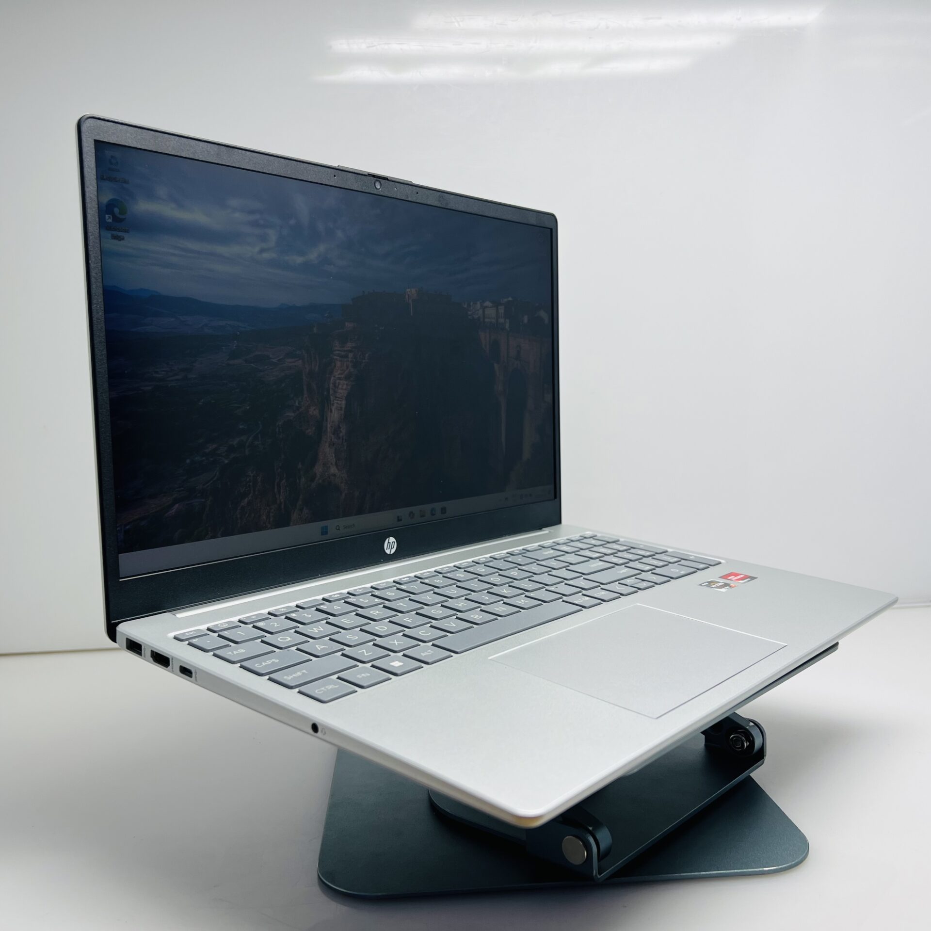 HP 15-fc0000ni "Ryzen 7" 2.00GHz 16GB RAM and 512GB SSD NVMe Silver (Condition: Good) - Image 5