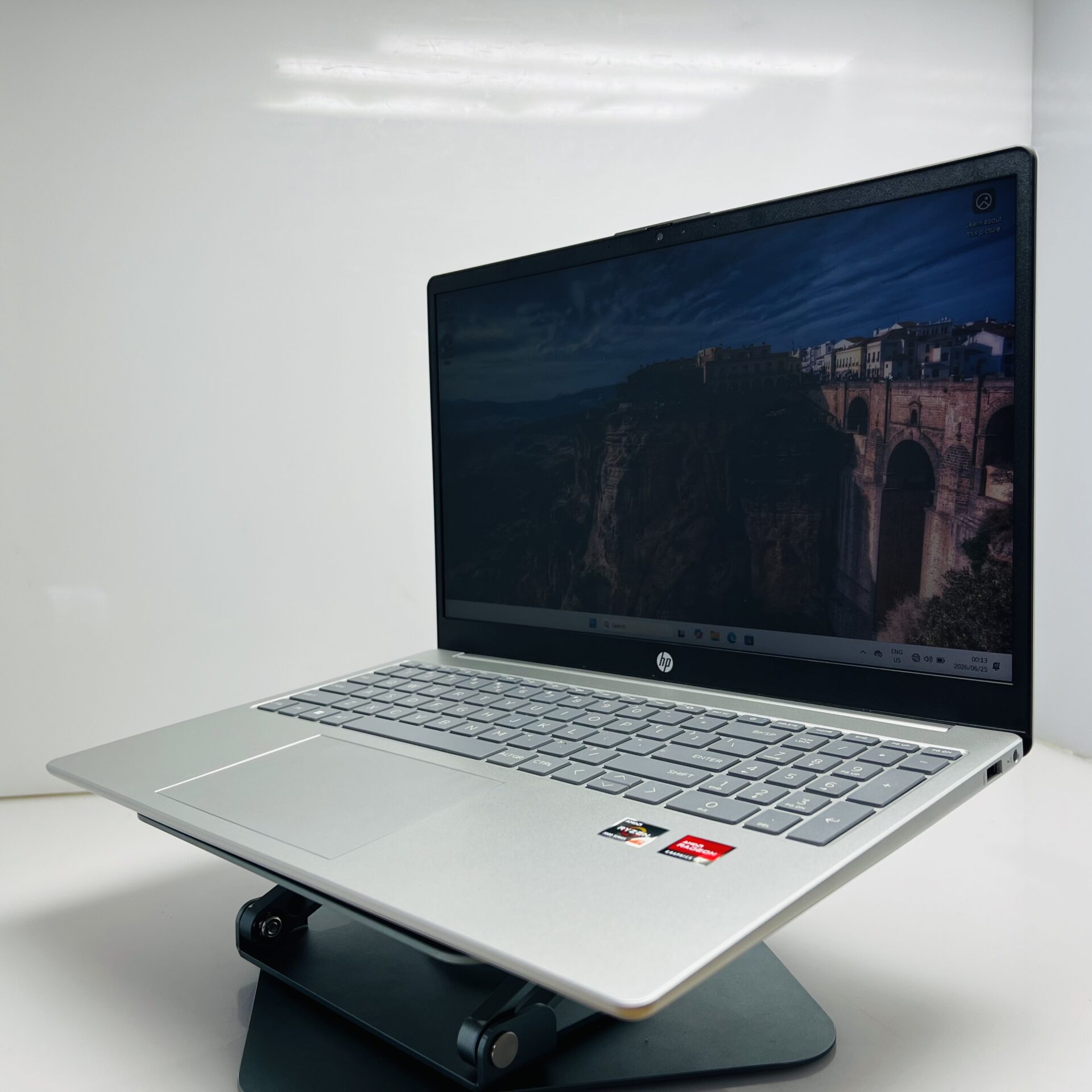 HP 15-fc0000ni "Ryzen 7" 2.00GHz 16GB RAM and 512GB SSD NVMe Silver (Condition: Good) - Image 4