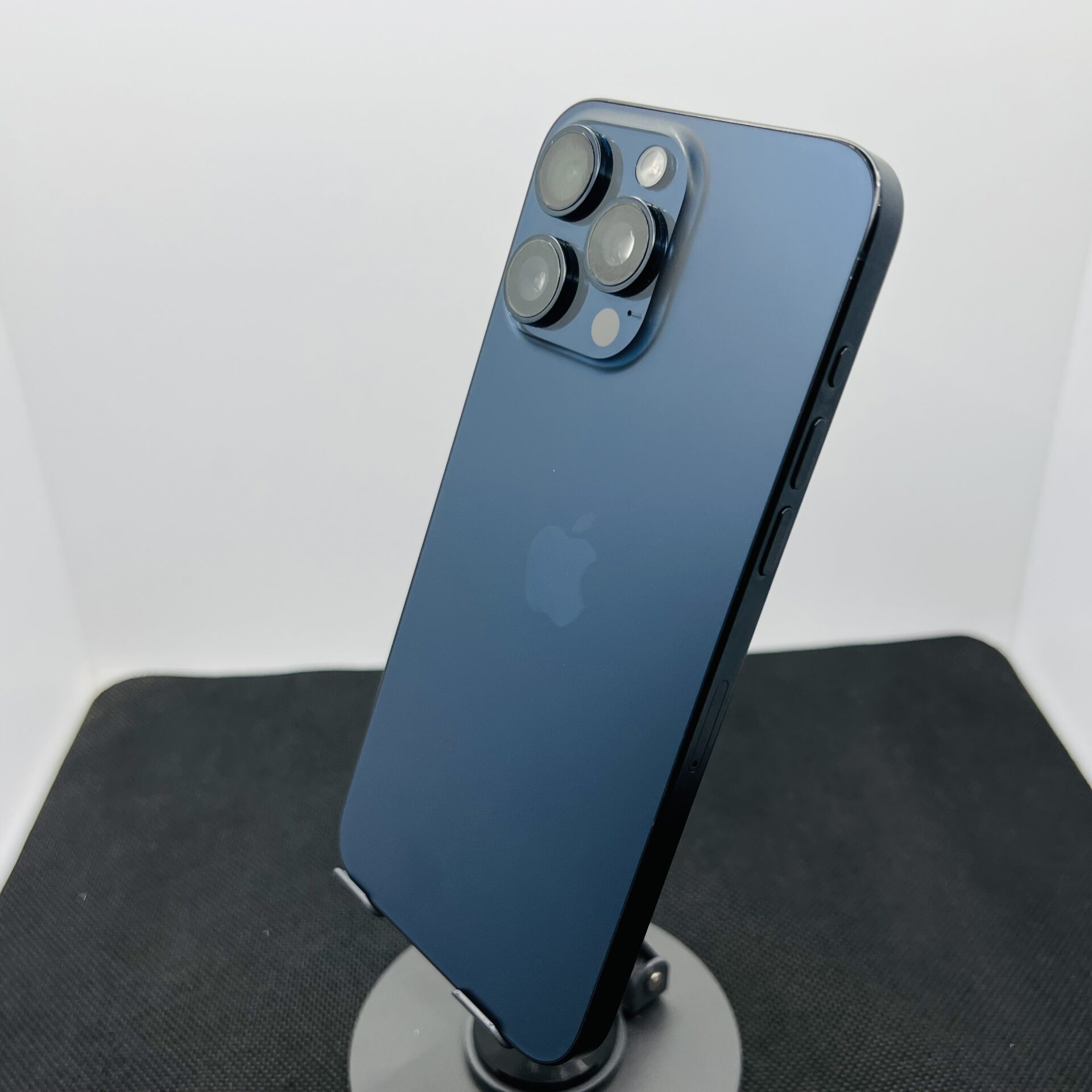 Apple iPhone 15 Pro Max 256GB Blue Titanium (Condition: Good) - Image 10