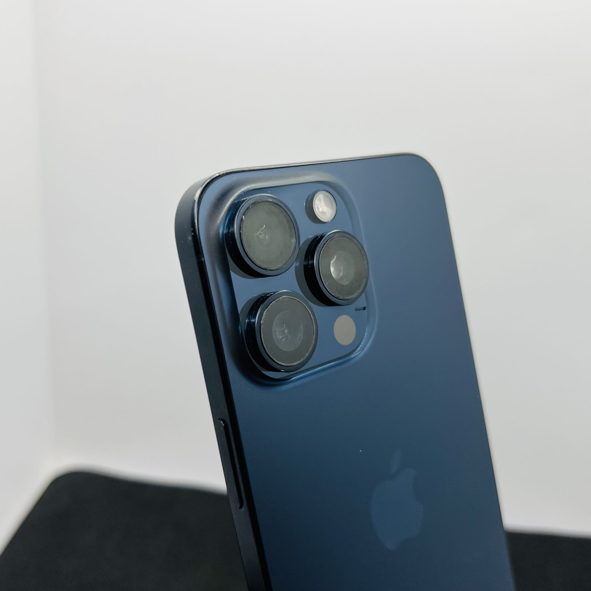 Apple iPhone 15 Pro Max 256GB Blue Titanium (Condition: Good) - Image 9