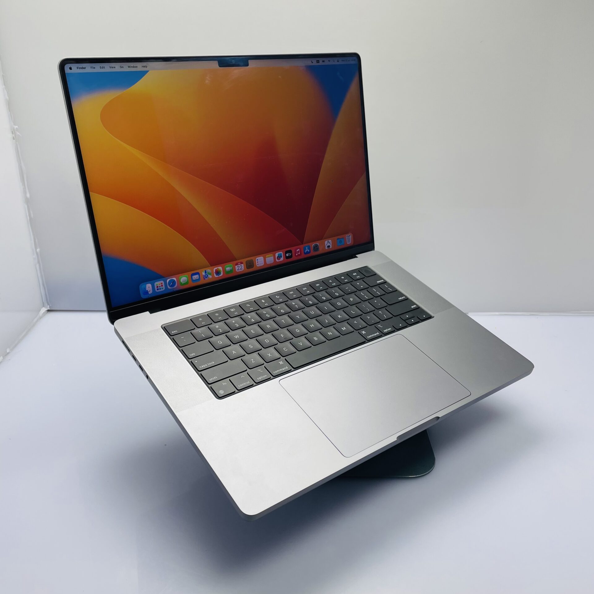 Apple MacBook Pro 16-inch "M1 Pro" 10 CPU/16 GPU (2021) 16GB RAM 1TB SSD Space Gray (Condition: Good) - Image 3