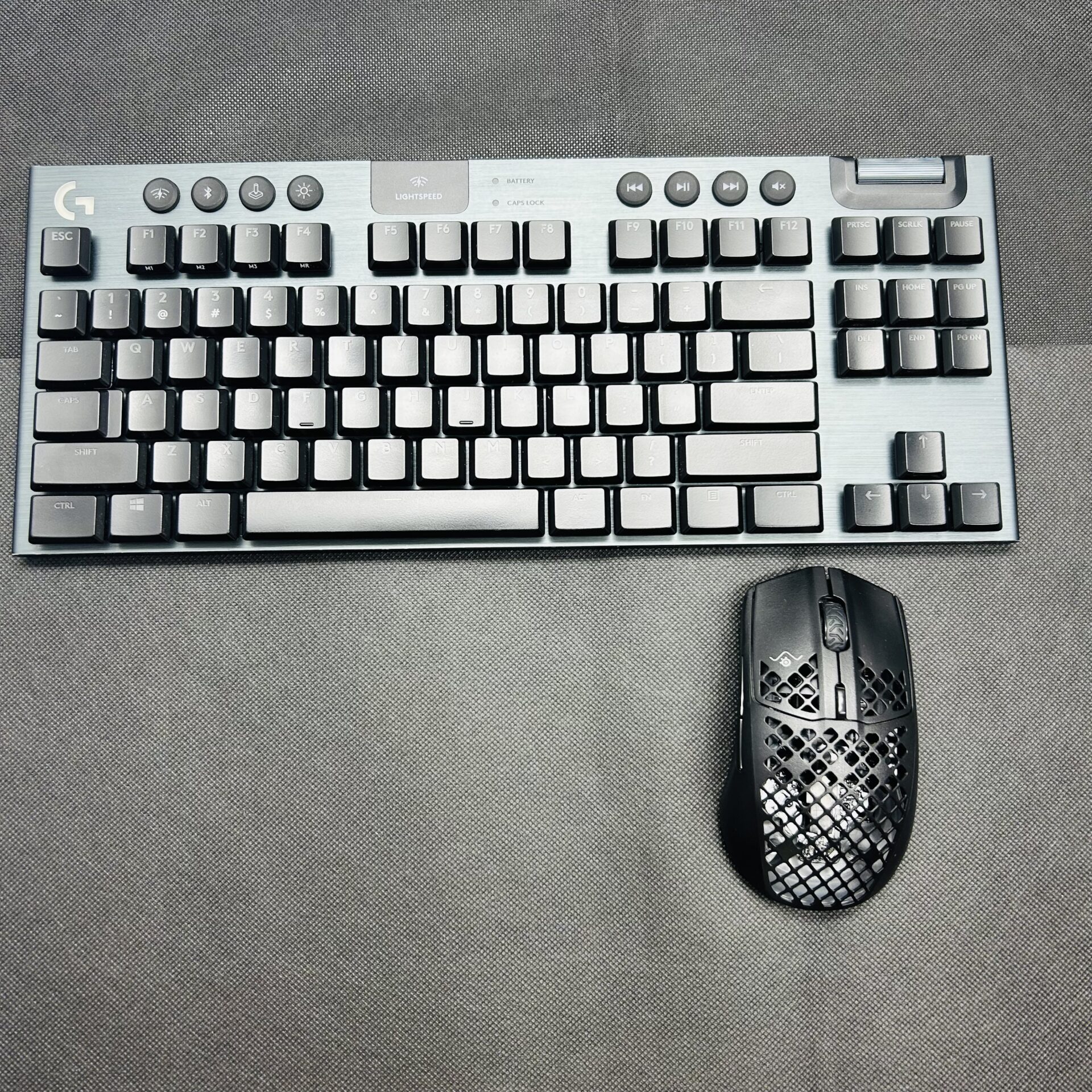 COMBO DEAL: Logitech G915 TKL LIGHTSPEED Wireless RGB Mechanical Keyboard Carbon + SteelSeries Aerox 3 Gaming Mouse Onyx (Condition: Excellent) - Image 2