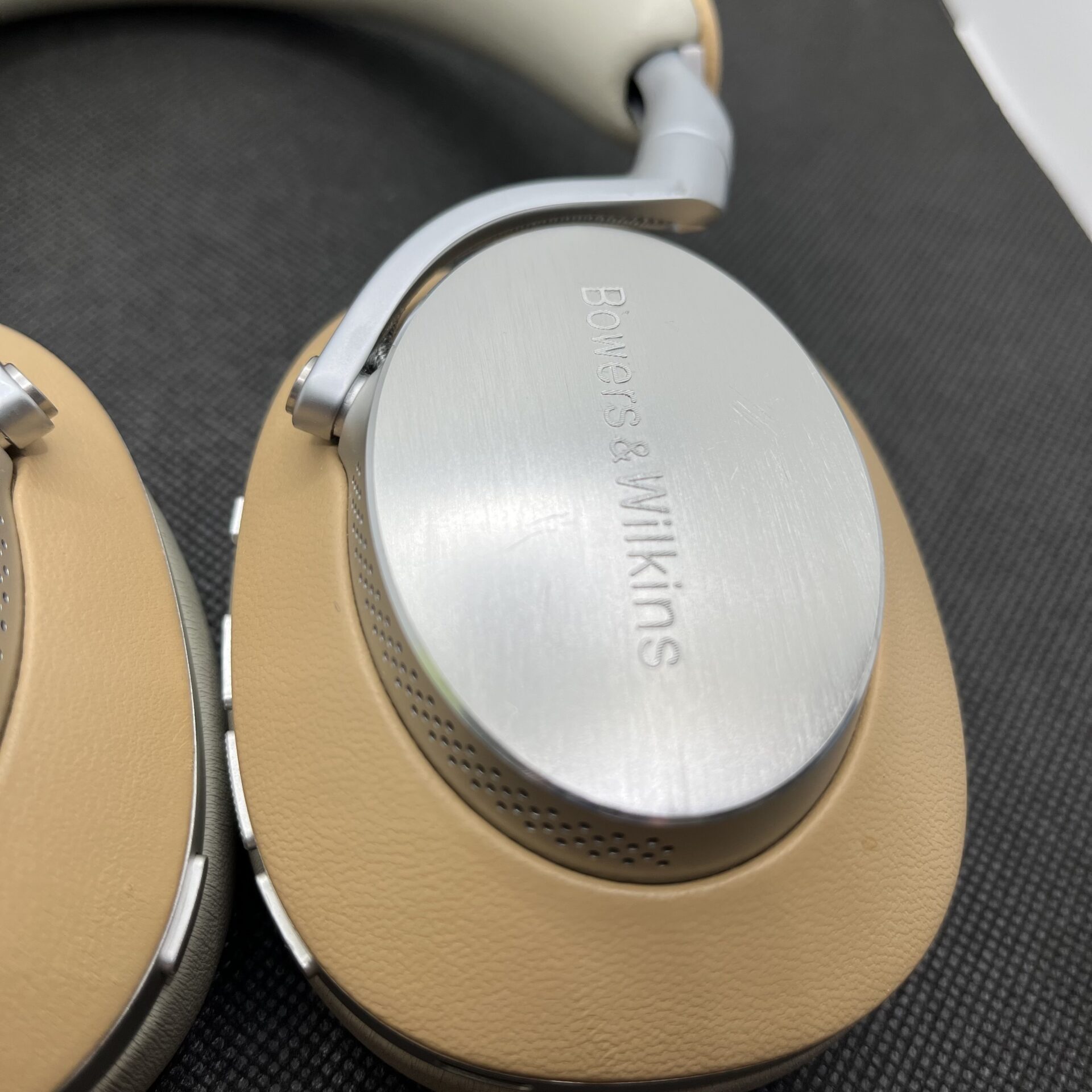 Bowers and Wilkins Px8 Noise Cancelling Wireless Headphones Tan (Condition: Good) - Image 3