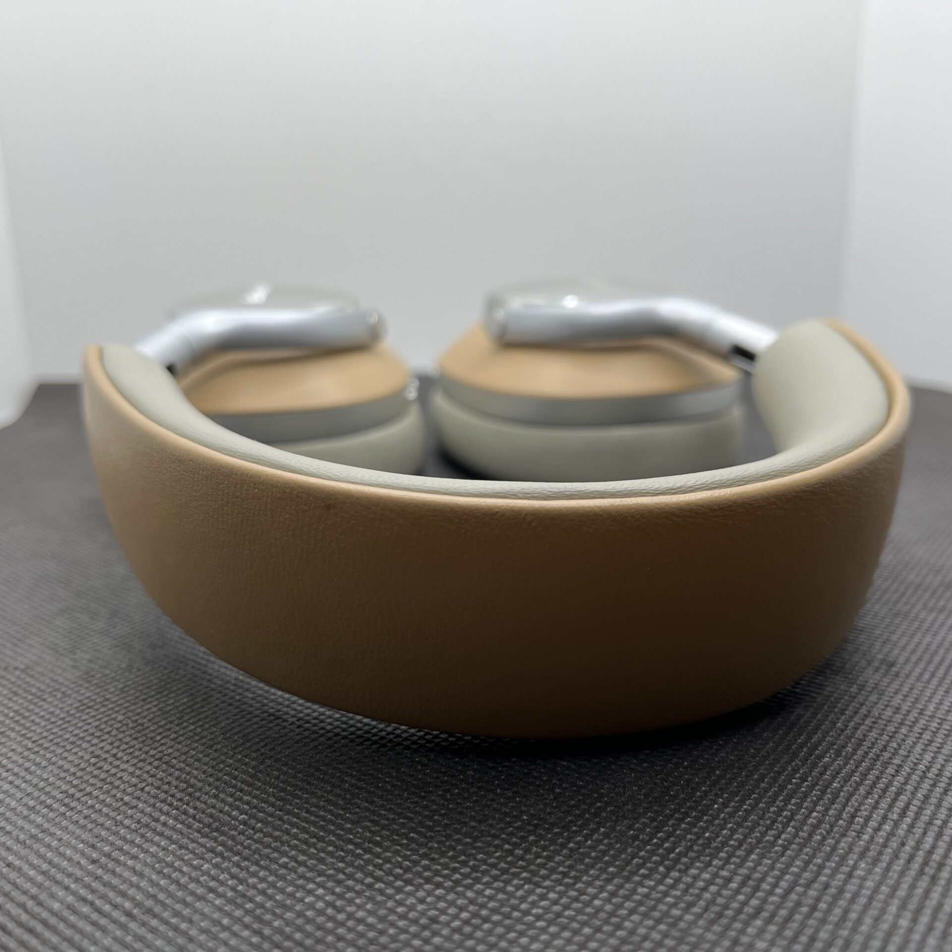 Bowers and Wilkins Px8 Noise Cancelling Wireless Headphones Tan (Condition: Good) - Image 6