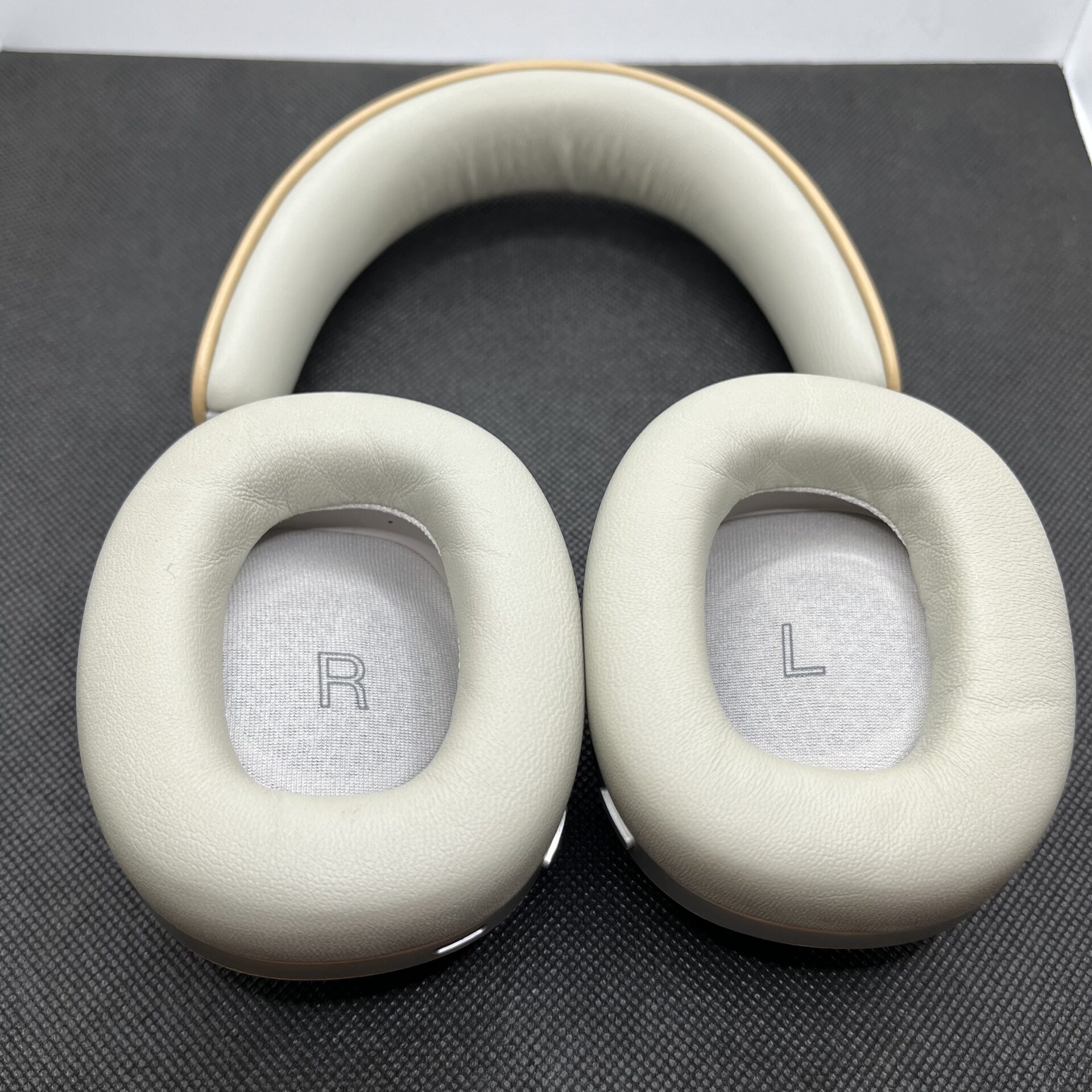 Bowers and Wilkins Px8 Noise Cancelling Wireless Headphones Tan (Condition: Good) - Image 8