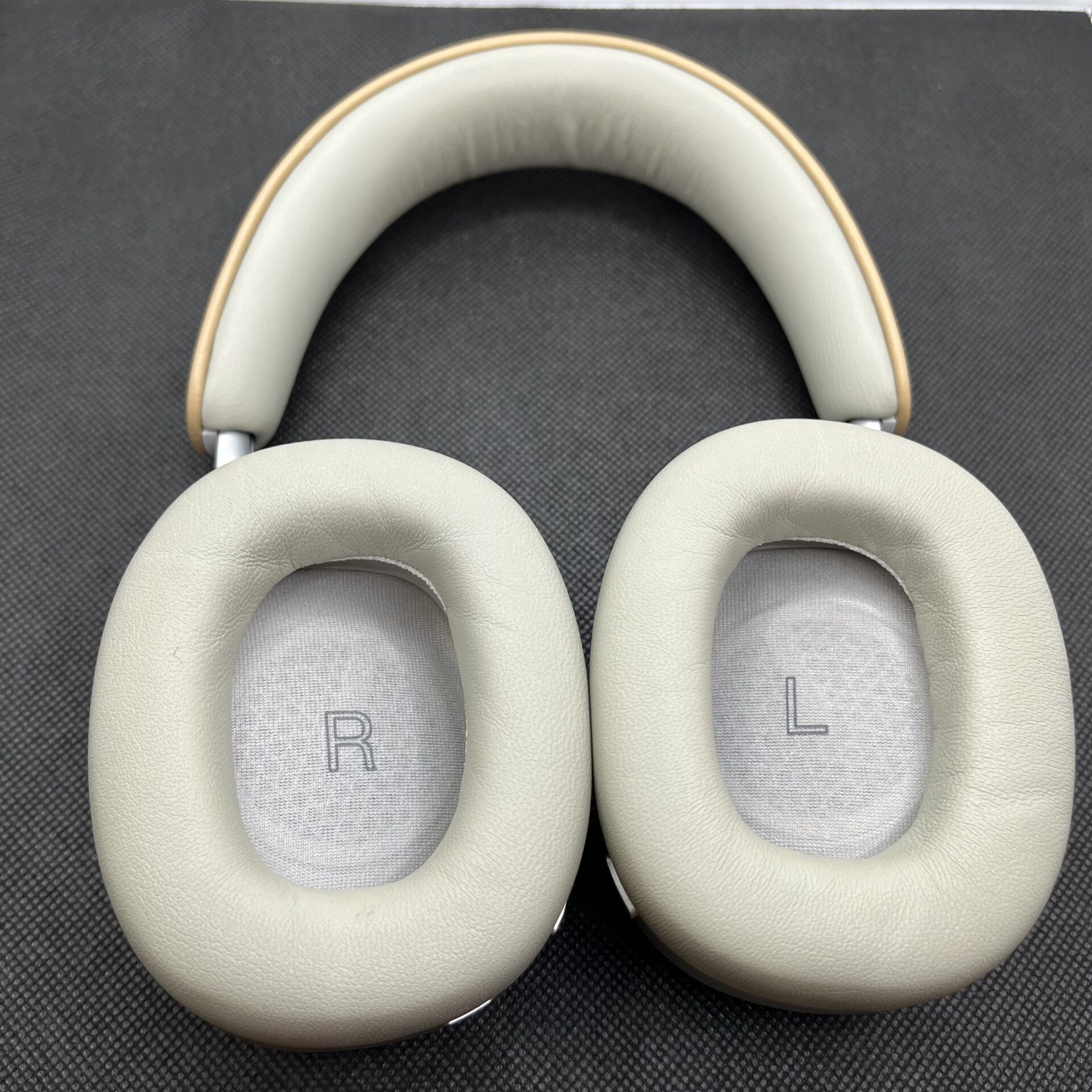 Bowers and Wilkins Px8 Noise Cancelling Wireless Headphones Tan (Condition: Good) - Image 9