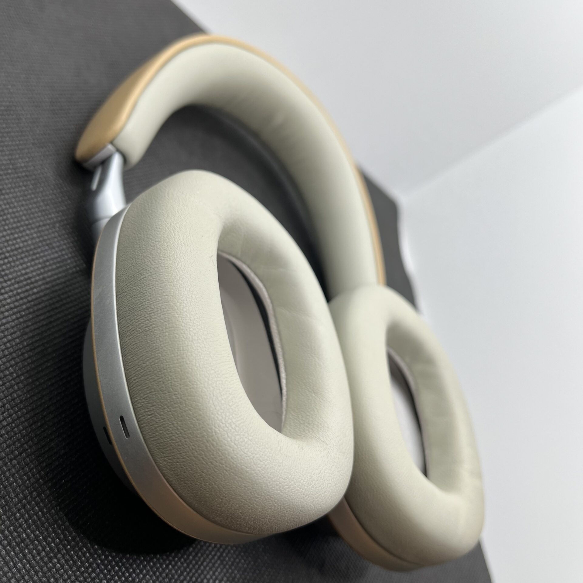 Bowers and Wilkins Px8 Noise Cancelling Wireless Headphones Tan (Condition: Good) - Image 10