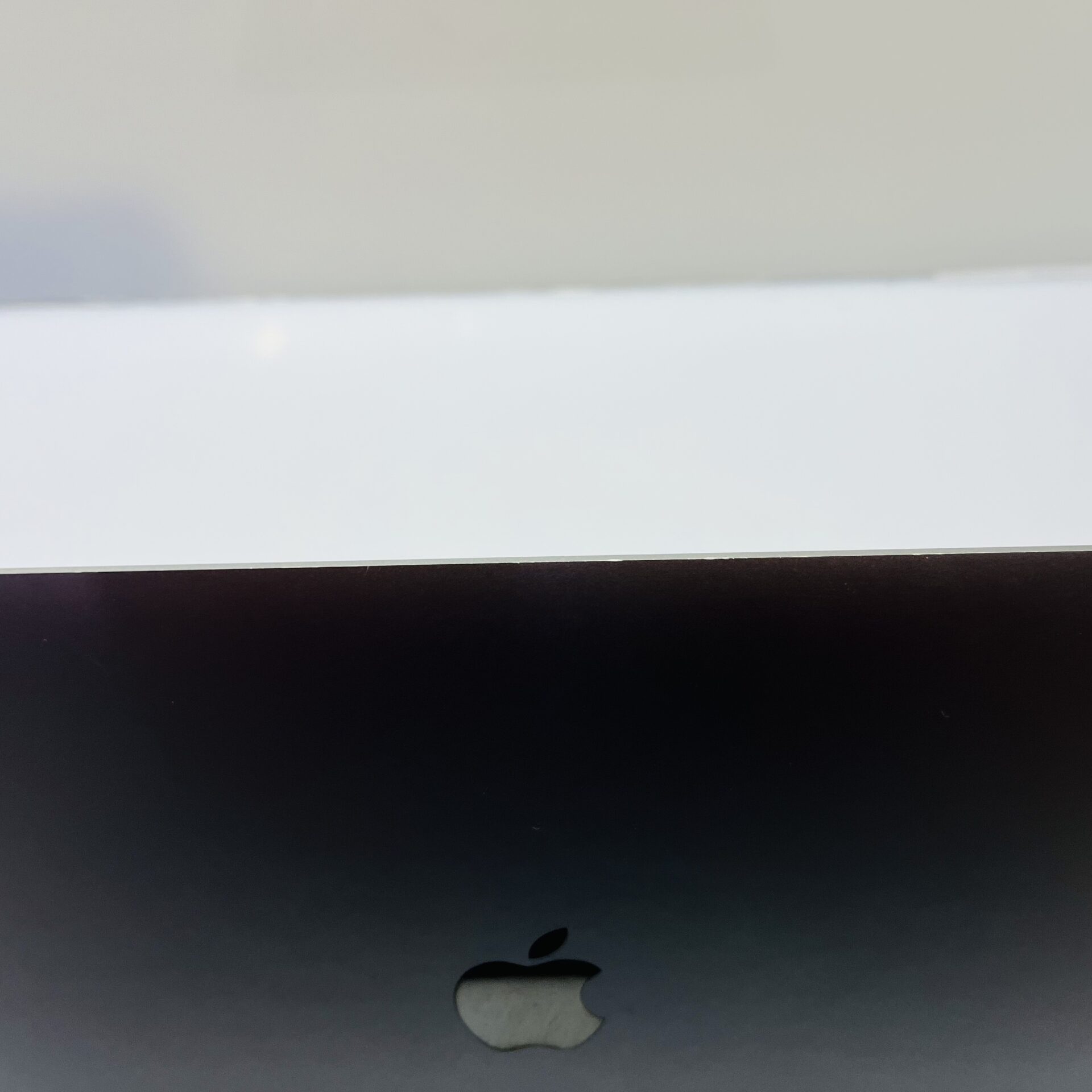 Apple MacBook Pro 13-inch (2017) "Core i5" 2.3GHz 8GB RAM 256GB SSD Space Gray (Condition: Good) - Image 6