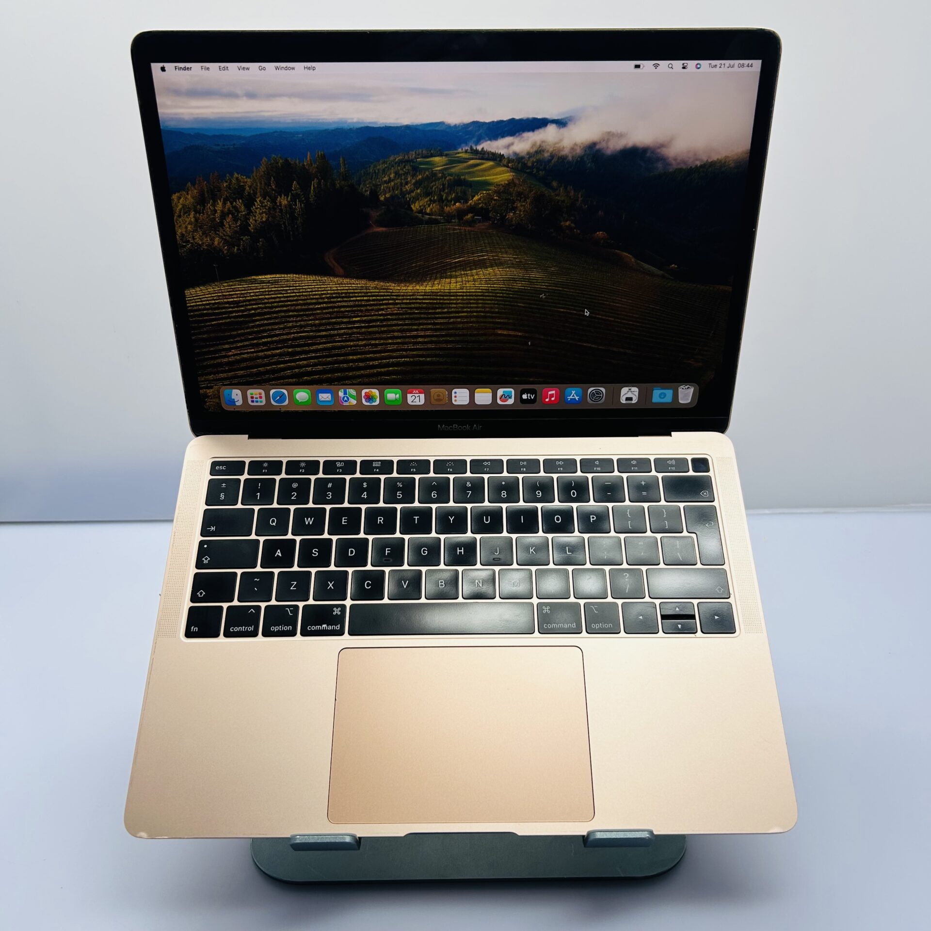 Apple MacBook Air 13-inch "Core i5" 1.6GHz 8GB RAM 128GB SSD Gold (Condition: Good) - Image 2