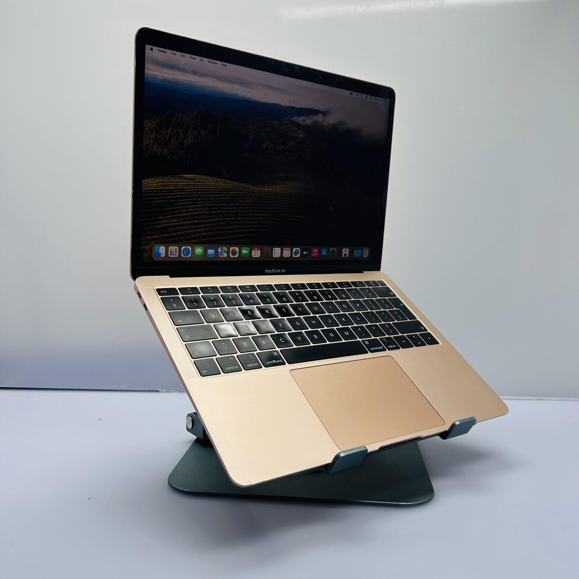 Apple MacBook Air 13-inch "Core i5" 1.6GHz 8GB RAM 128GB SSD Gold (Condition: Good) - Image 3
