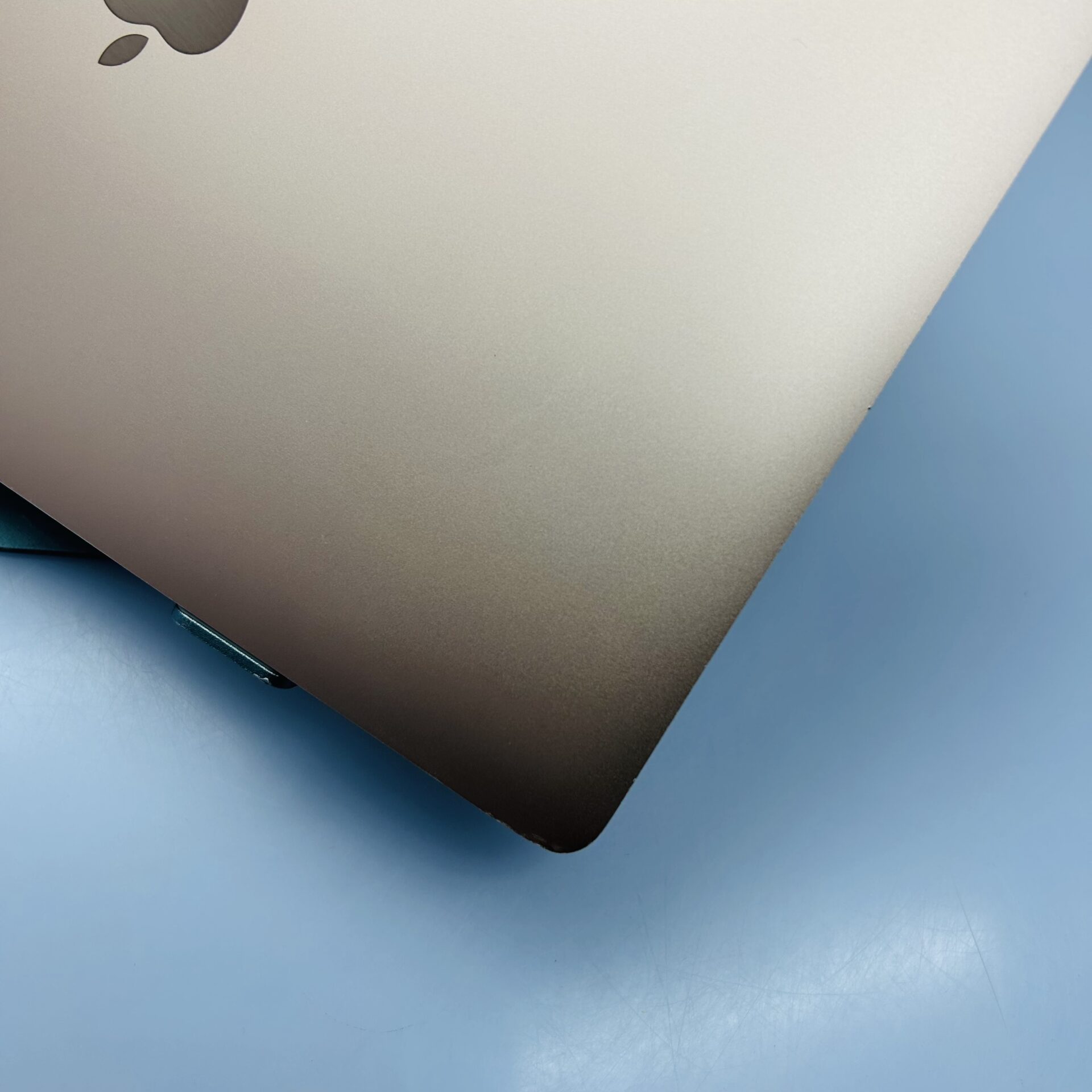 Apple MacBook Air 13-inch "Core i5" 1.6GHz 8GB RAM 128GB SSD Gold (Condition: Good) - Image 8
