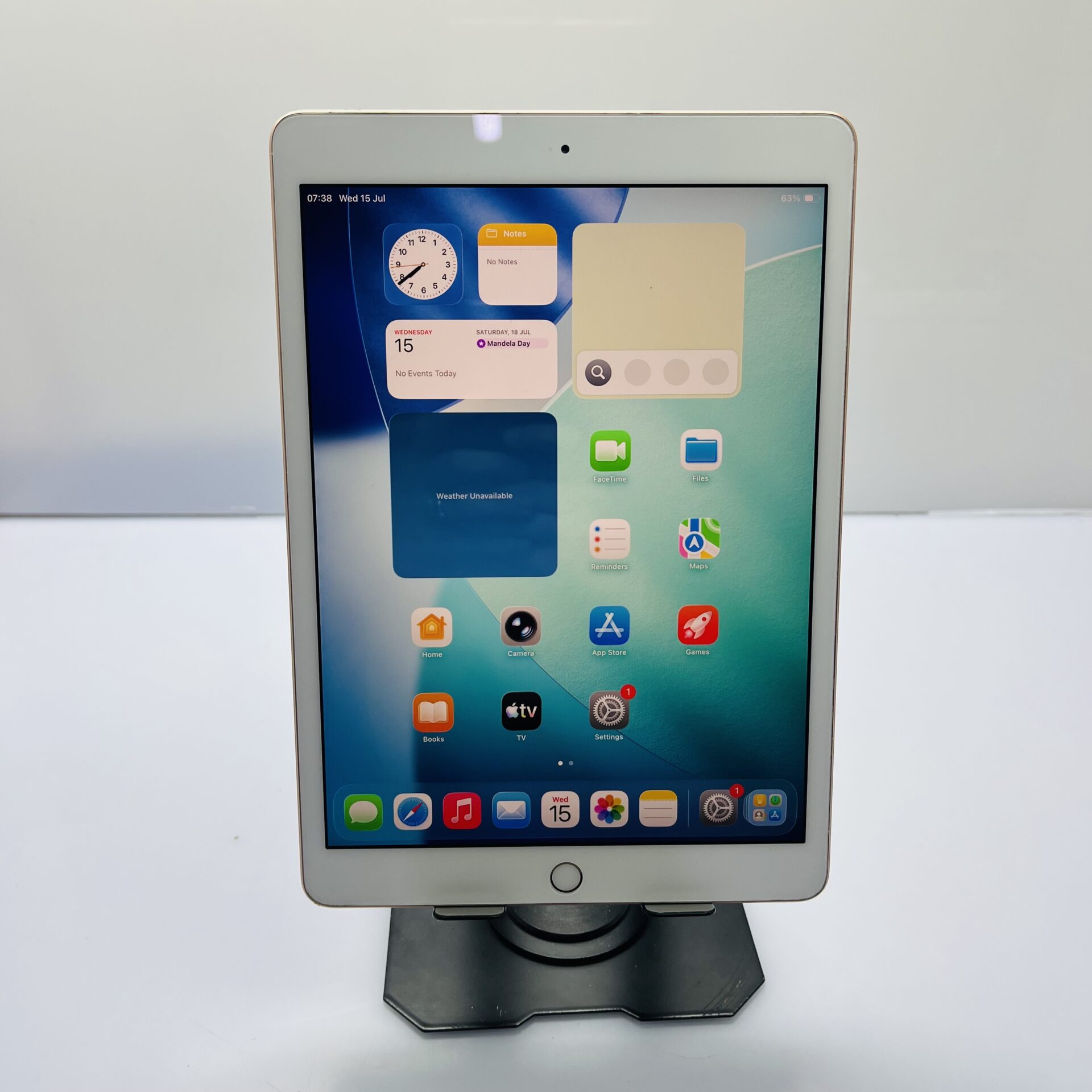 Apple iPad 10.2" 8th Gen 32GB ( WiFi Only) Gold - Markings on LCD (Condition: Good) - Image 2