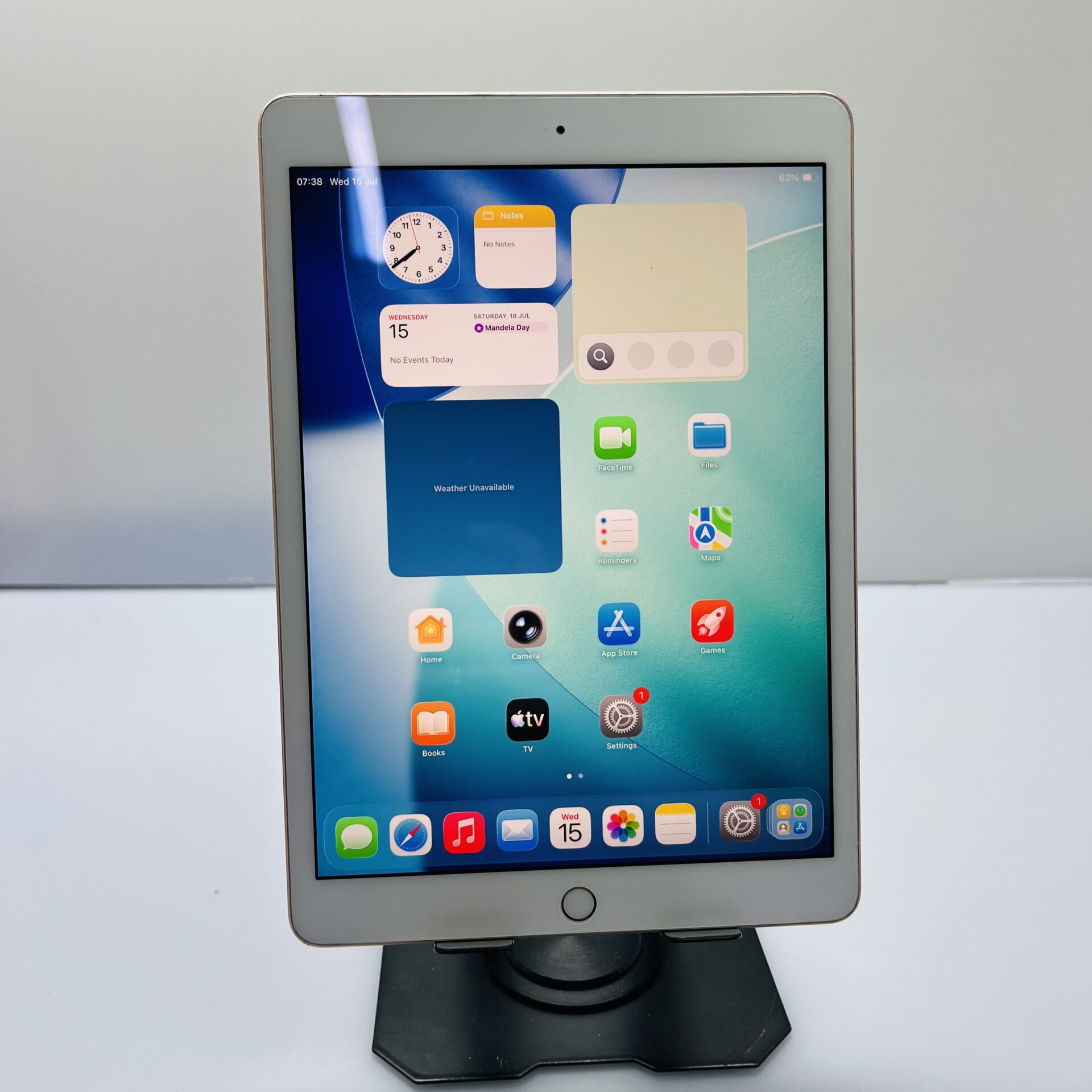 Apple iPad 10.2" 8th Gen 32GB ( WiFi Only) Gold - Markings on LCD (Condition: Good) - Image 3