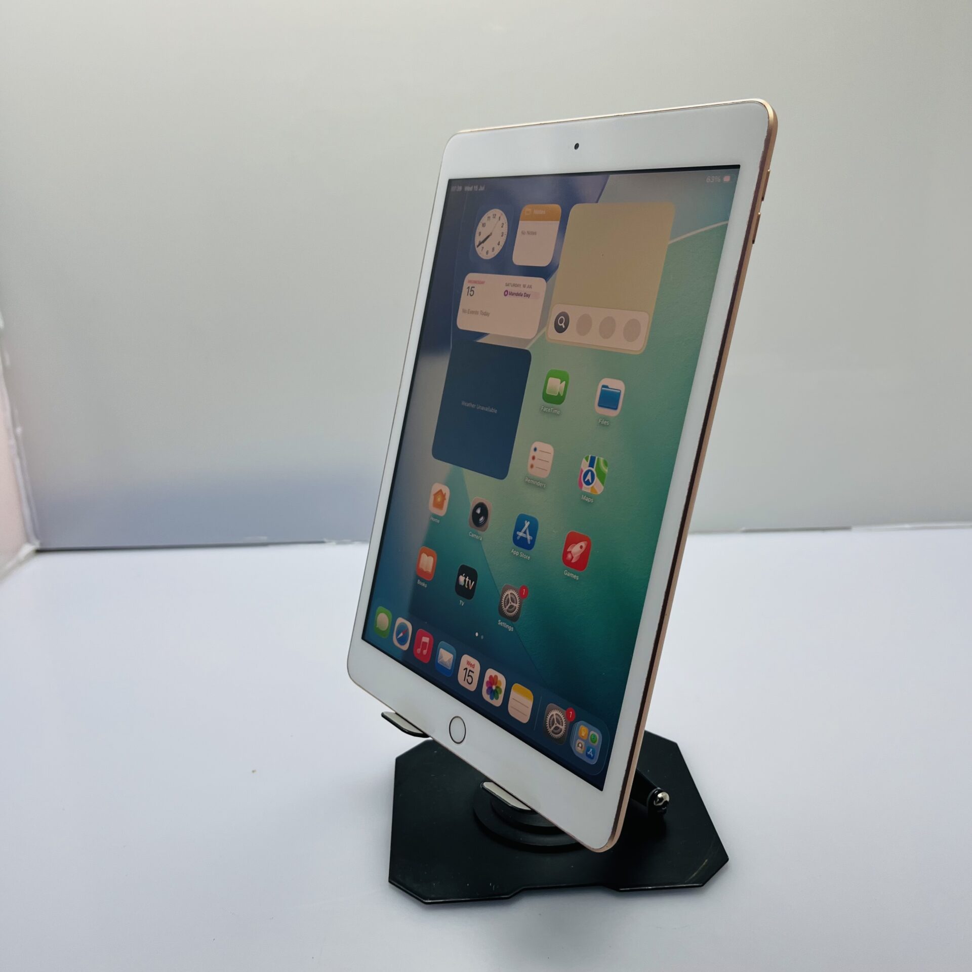 Apple iPad 10.2" 8th Gen 32GB ( WiFi Only) Gold - Markings on LCD (Condition: Good) - Image 4