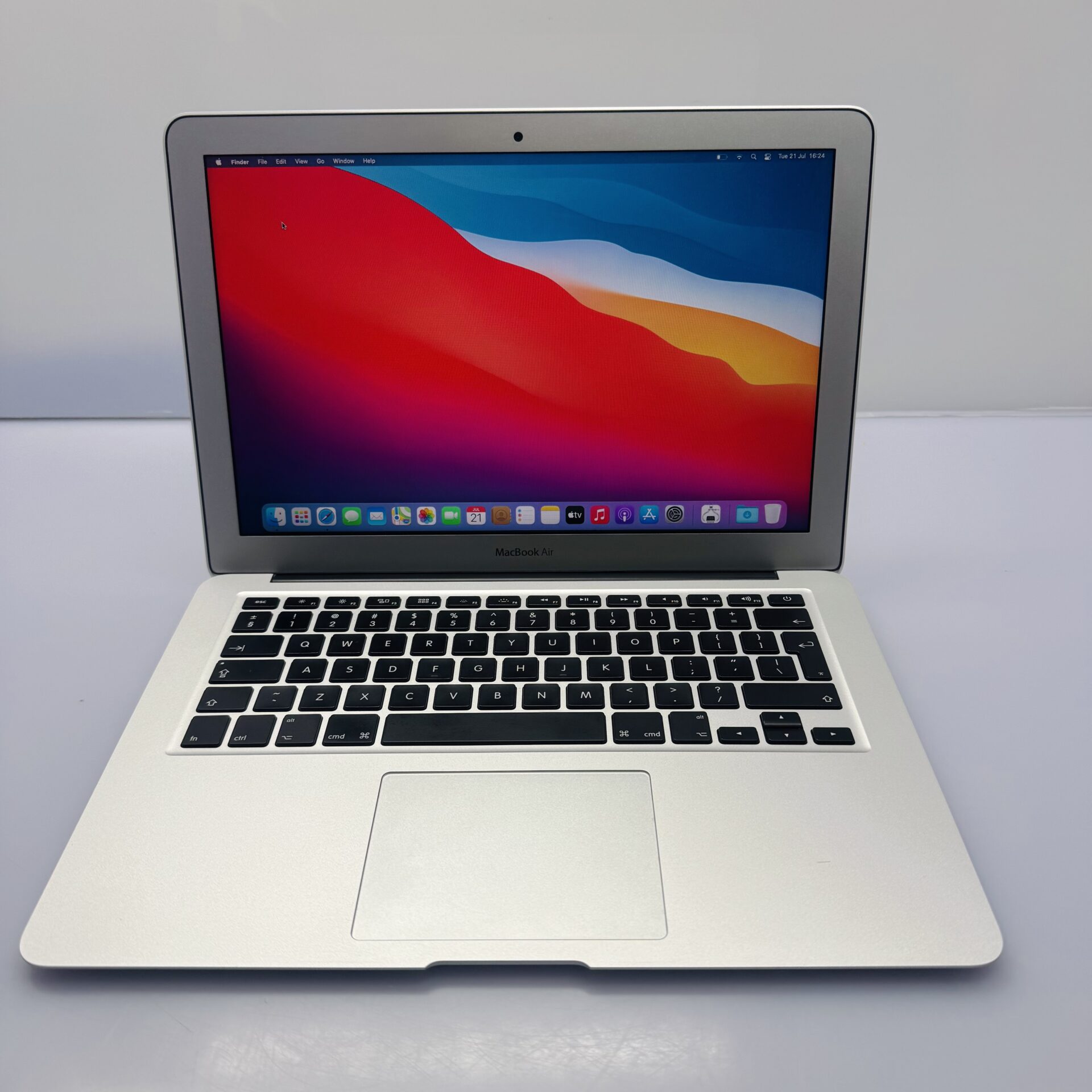 Apple MacBook Air 13-inch (Early 2015) Core i5 1.6GHz 128GB SSD 8GB RAM Silver (Condition: Good) - Image 2
