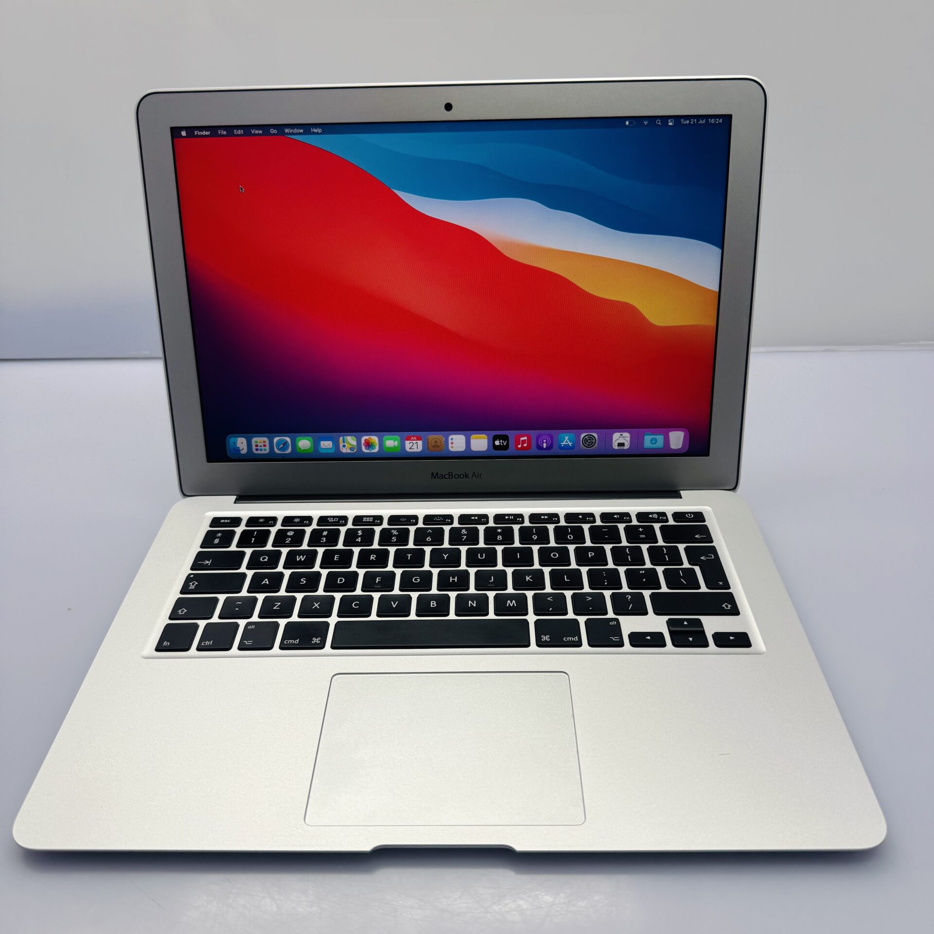 Apple MacBook Air 13-inch (Early 2015) Core i5 1.6GHz 128GB SSD 8GB RAM Silver (Condition: Good) - Image 3