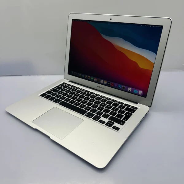 Apple MacBook Air 13-inch (Early 2015) Core i5 1.6GHz 128GB SSD