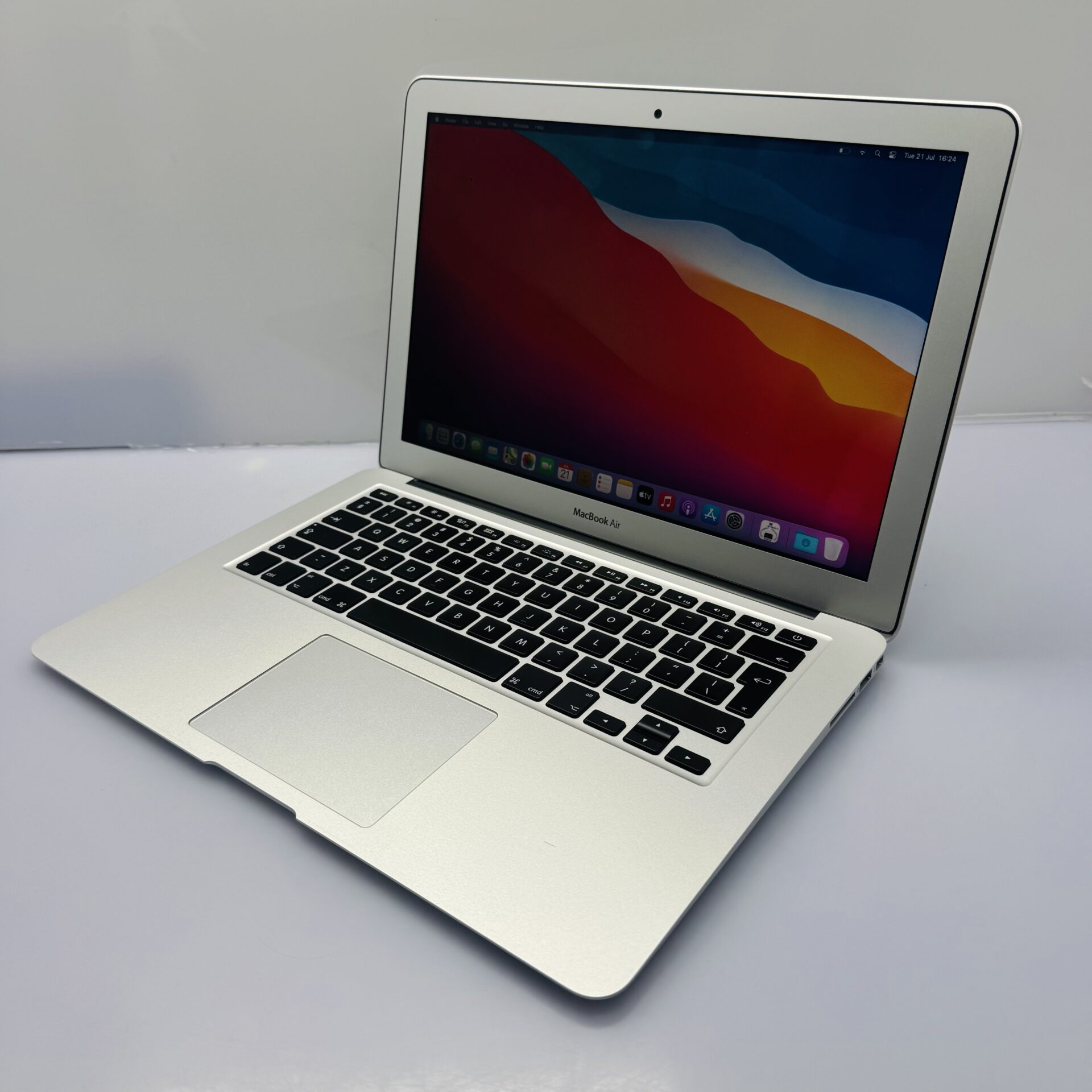 Apple MacBook Air 13-inch (Early 2015) Core i5 1.6GHz 128GB SSD 8GB RAM Silver (Condition: Good) - Image 4