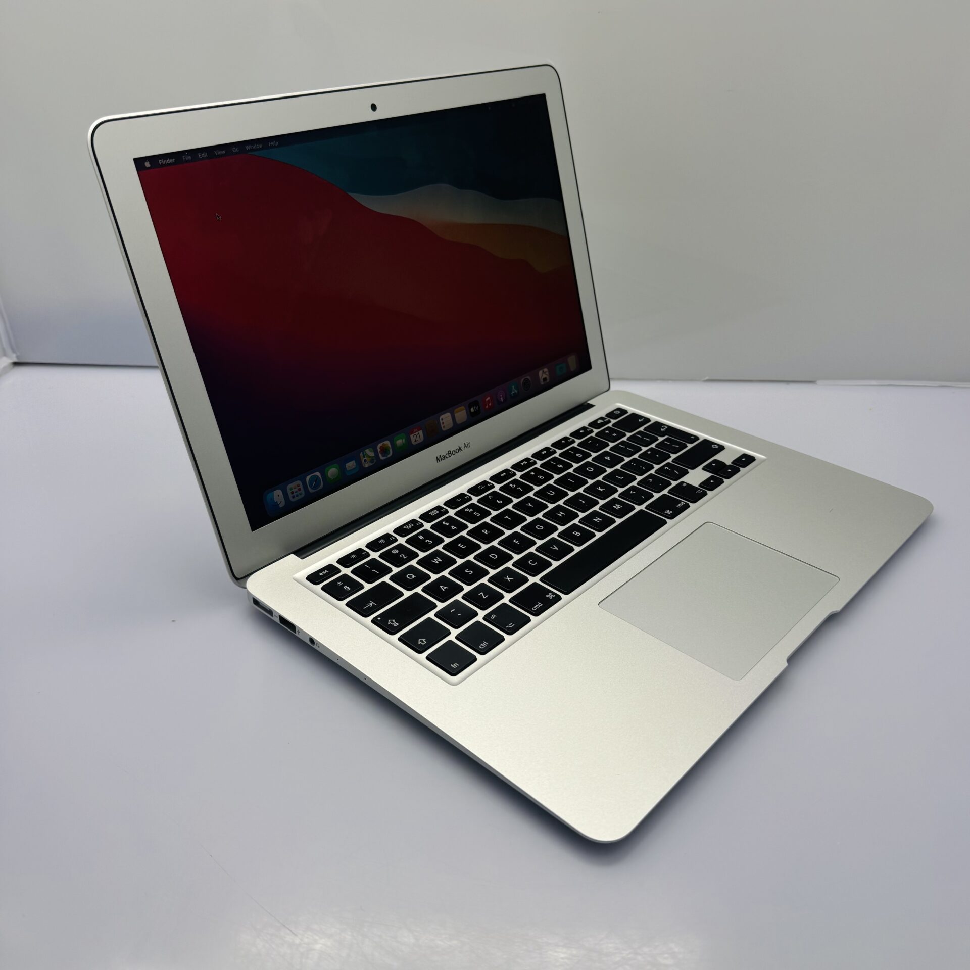 Apple MacBook Air 13-inch (Early 2015) Core i5 1.6GHz 128GB SSD 8GB RAM Silver (Condition: Good) - Image 5