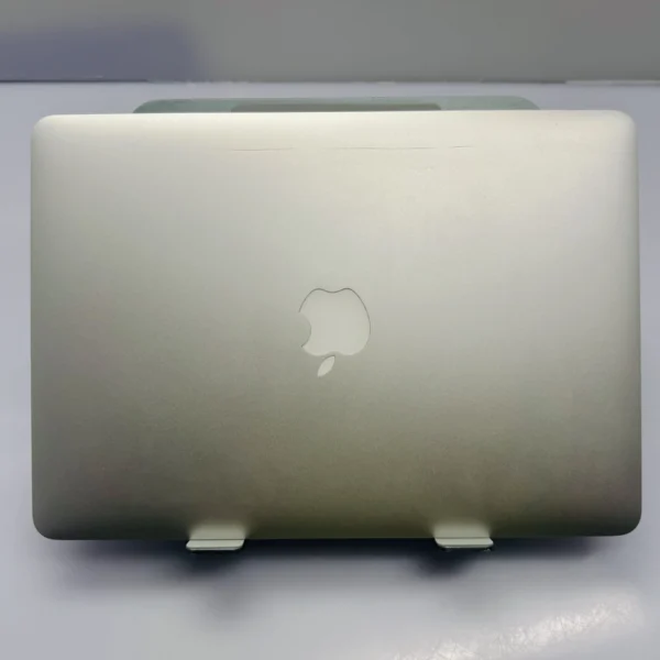 Apple MacBook Air 13-inch (Early 2015) Core i5 1.6GHz 128GB SSD