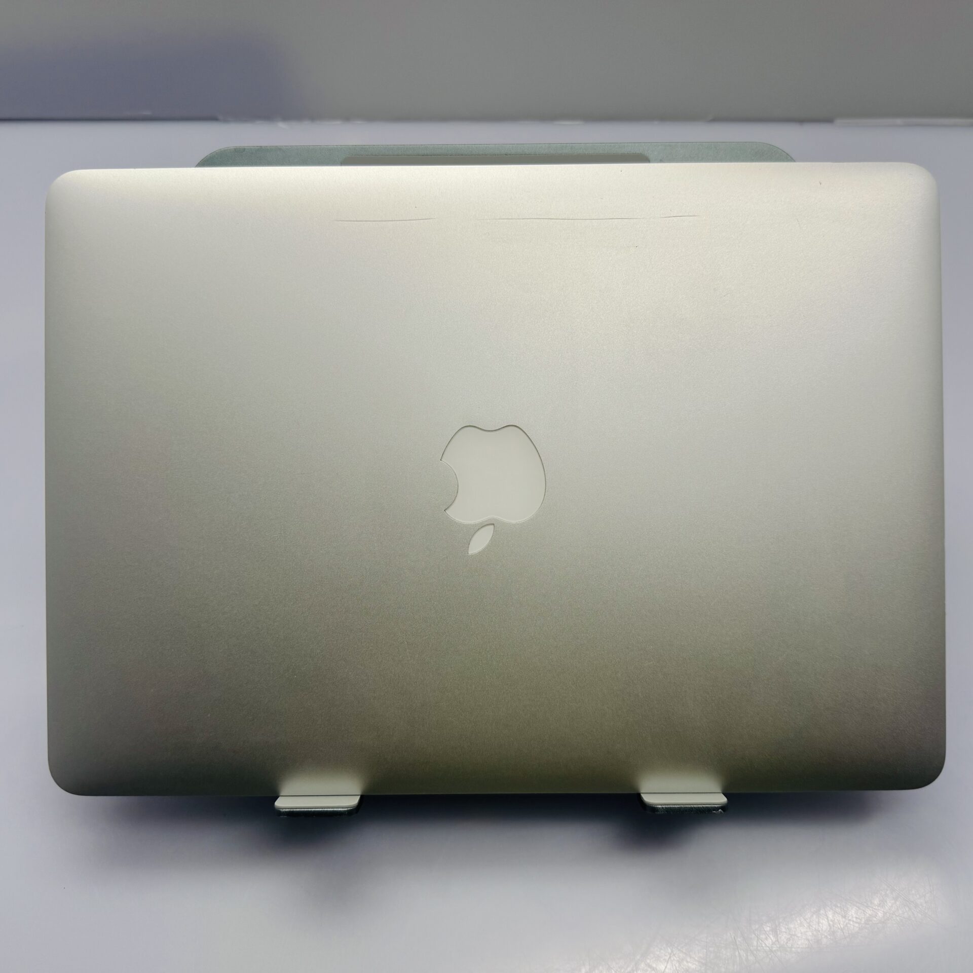 Apple MacBook Air 13-inch (Early 2015) Core i5 1.6GHz 128GB SSD 8GB RAM Silver (Condition: Good) - Image 6