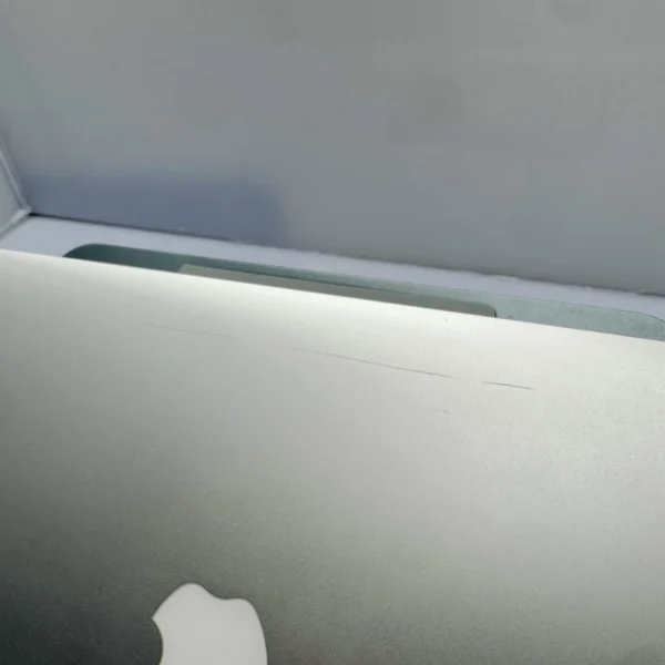 Apple MacBook Air 13-inch (Early 2015) Core i5 1.6GHz 128GB SSD