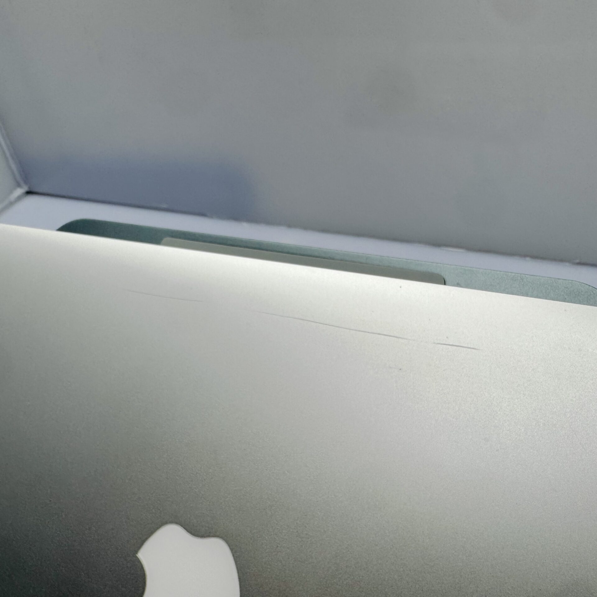 Apple MacBook Air 13-inch (Early 2015) Core i5 1.6GHz 128GB SSD 8GB RAM Silver (Condition: Good) - Image 7