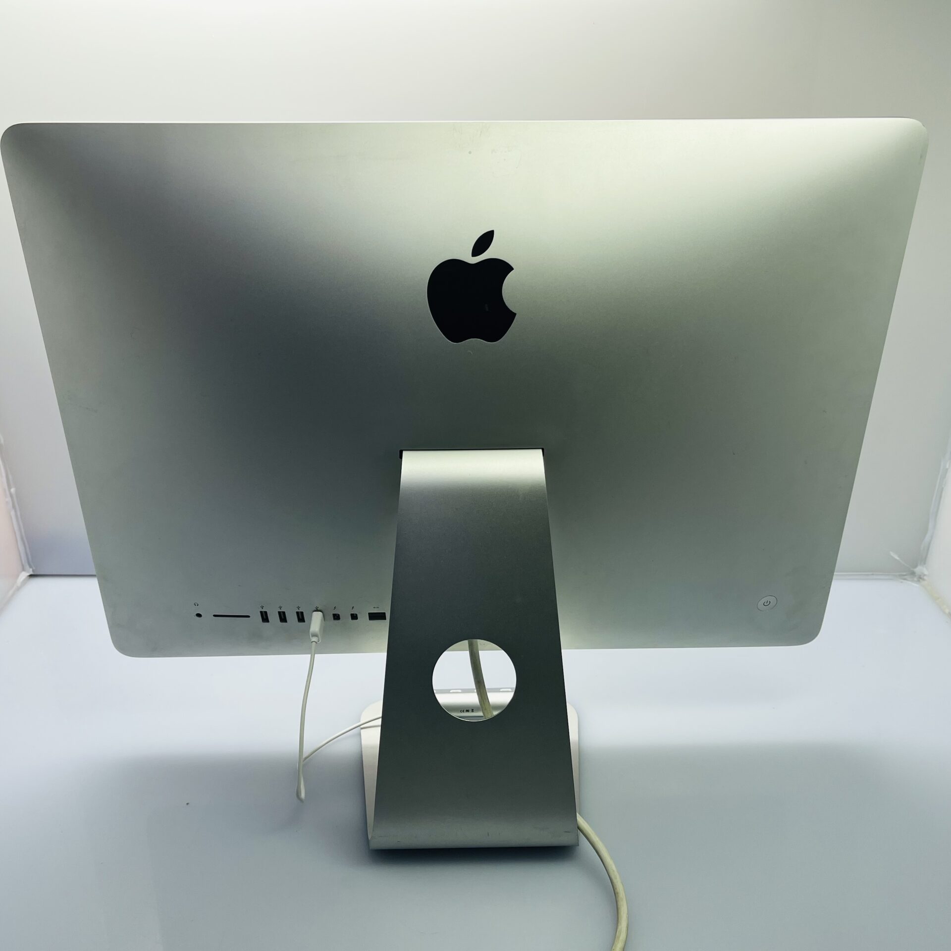 Apple iMac 27-Inch "Core i5" (2014) 1.46GHz 8GB RAM 512GB SSD Silver - LCD Flares on Display (Condition: Good) - Image 10