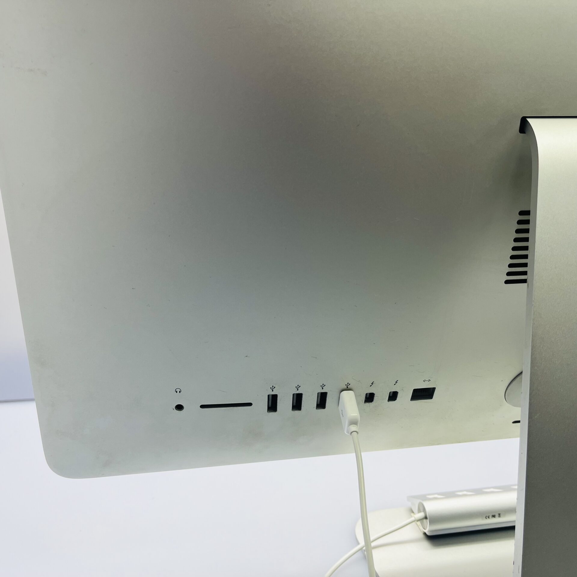 Apple iMac 27-Inch "Core i5" (2014) 1.46GHz 8GB RAM 512GB SSD Silver - LCD Flares on Display (Condition: Good) - Image 11