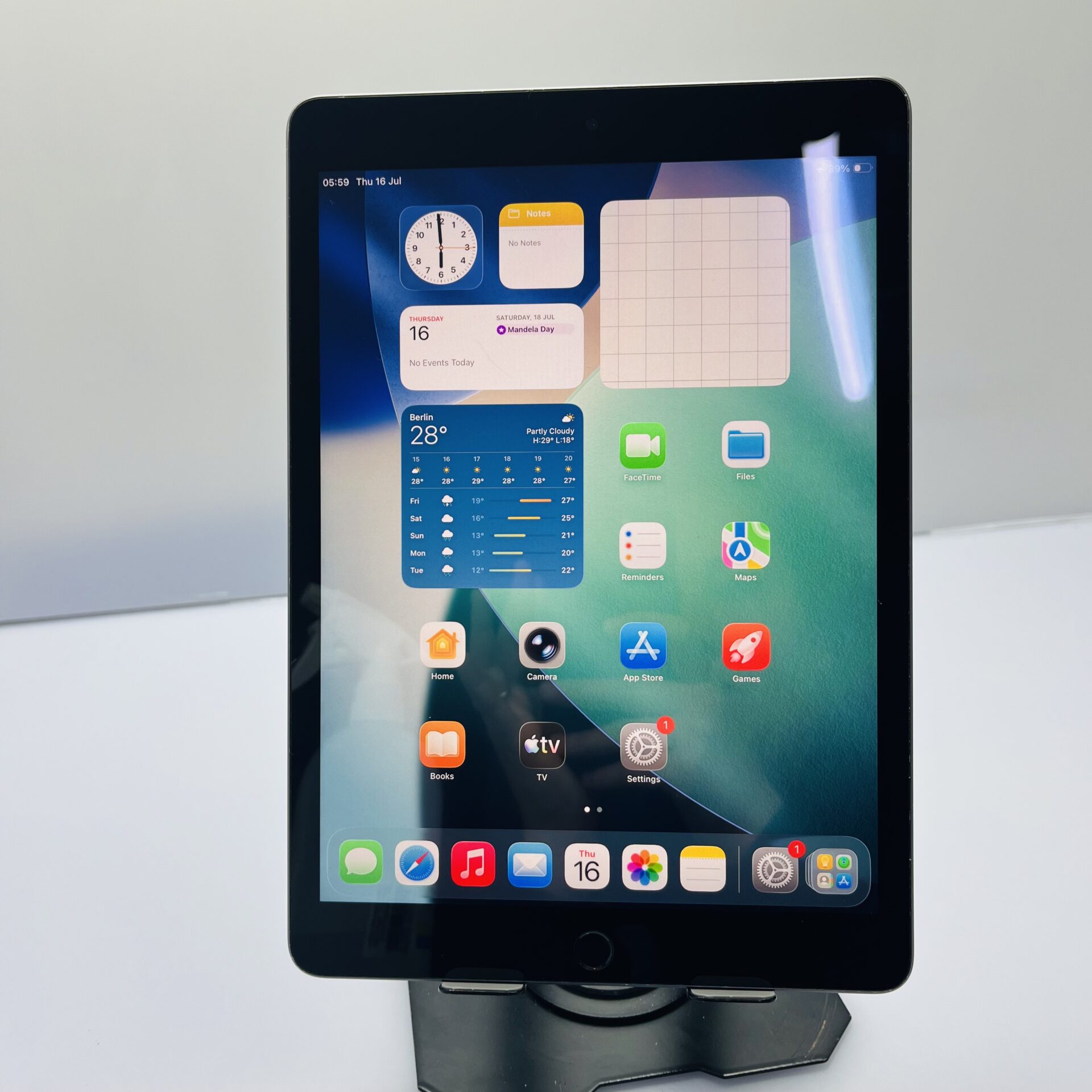 Apple iPad 10.2" 9th Gen 64GB (WiFi Only) Space Gray - Scratches Inside LCD, Bent Casing (Condition: Good) - Image 2