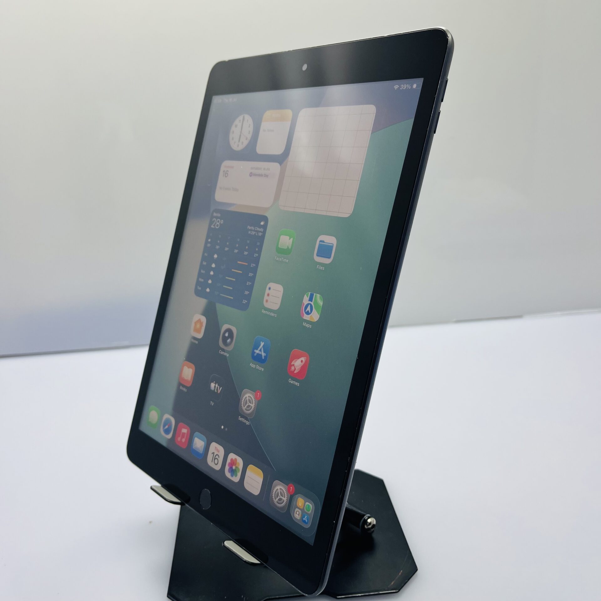 Apple iPad 10.2" 9th Gen 64GB (WiFi Only) Space Gray - Scratches Inside LCD, Bent Casing (Condition: Good) - Image 3