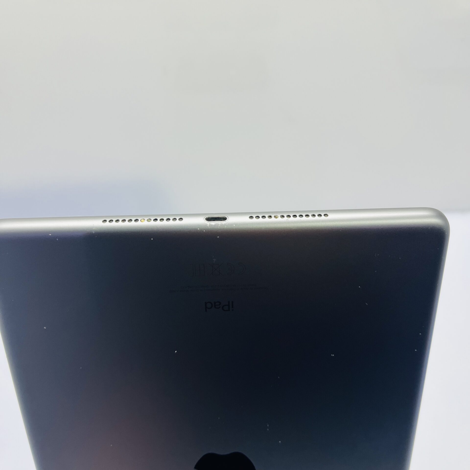 Apple iPad 10.2" 9th Gen 64GB (WiFi Only) Space Gray - Scratches Inside LCD, Bent Casing (Condition: Good) - Image 10