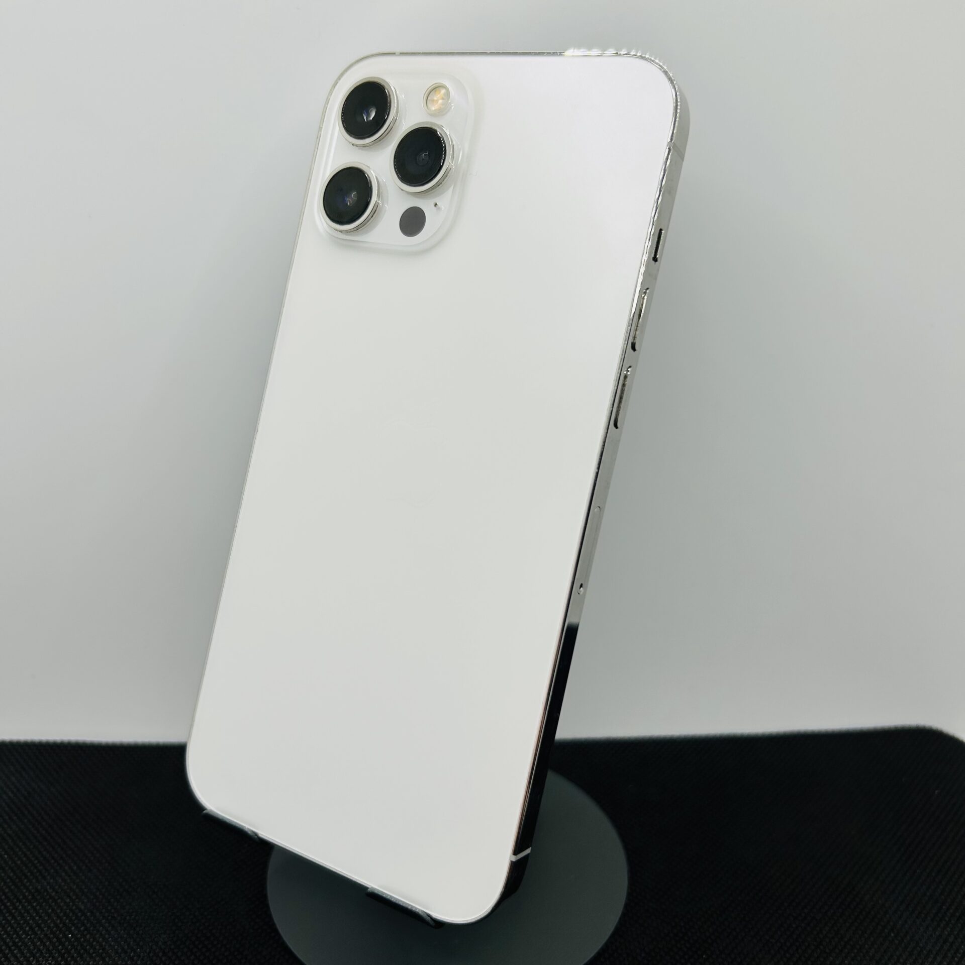 Apple - 中古　iPhone 12 Pro Max シルバー 128GB Apple iPhone 12 Pro Max 256GB Silver (Condition: Good) | Epic Deals SA