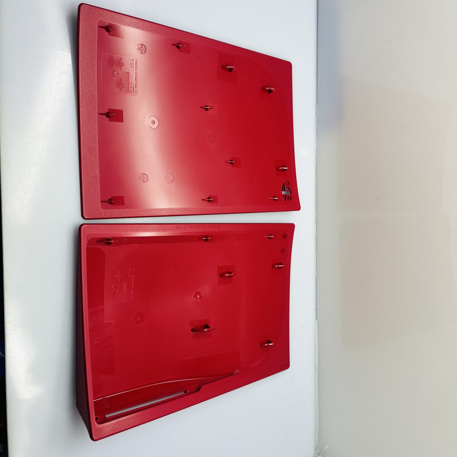 COMBO DEAL: Sony Playstation 5 Slim Console Cover Chroma Teal + Sony Playstation 5 Slim Console Cover Volcanic Red (Condition: Excellent) - Image 3