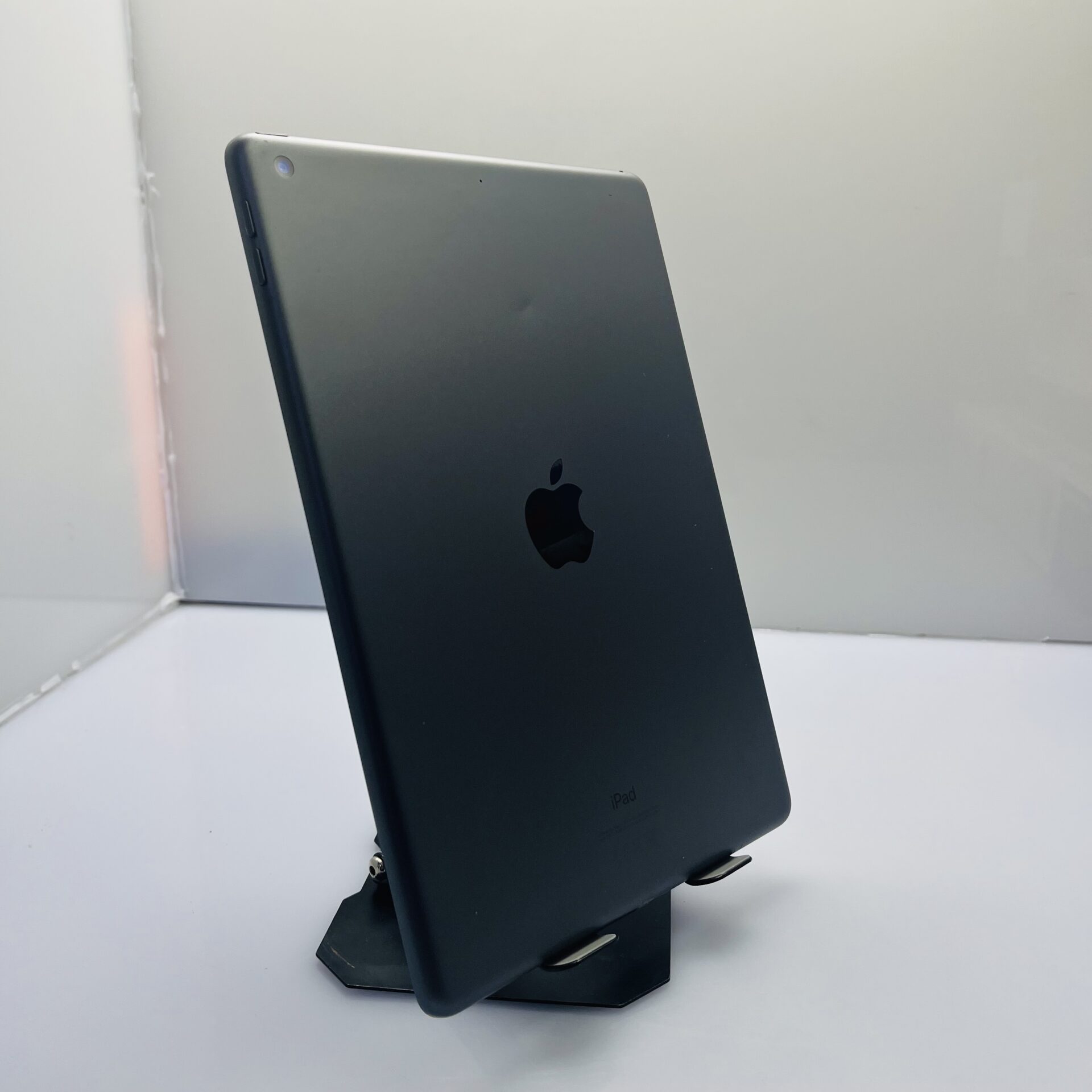 Apple iPad 10.2" 8th Gen 32GB (WiFi Only) Space Gray - No Touch ID (Condition: Good) - Image 8