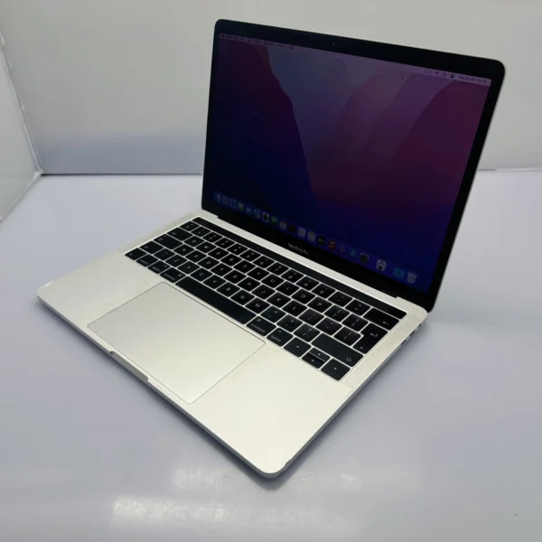 MacBookPro(2016)13インチ Corei5 8GB 512GB Apple MacBook Pro 13-inch (2016) Touch Bar Intel Core i5 8GB RAM