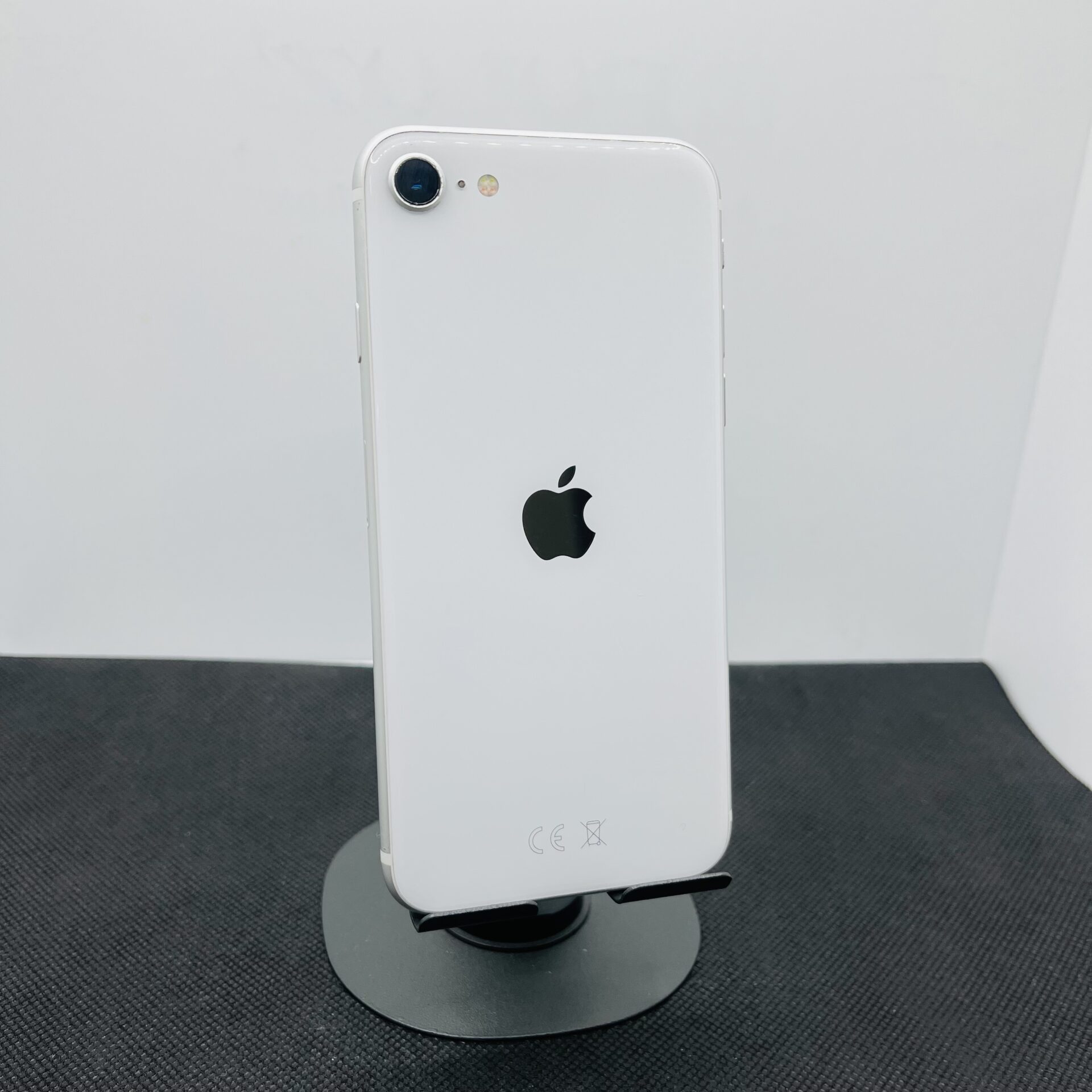 Apple iPhone SE (2020) 128GB Red (Condition: Good) - Image 5