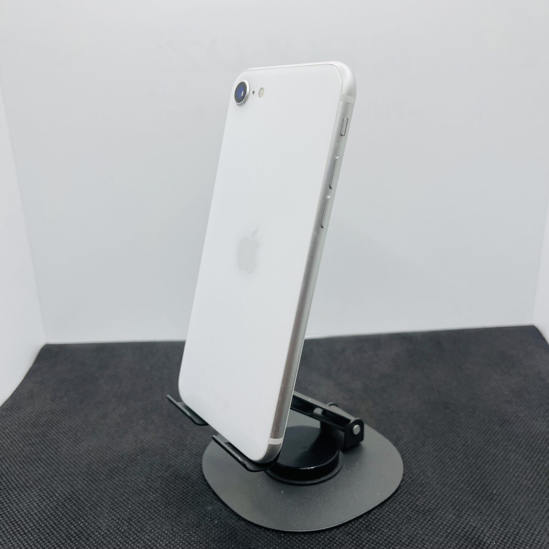 Apple iPhone SE (2020) 128GB Red (Condition: Good) - Image 6