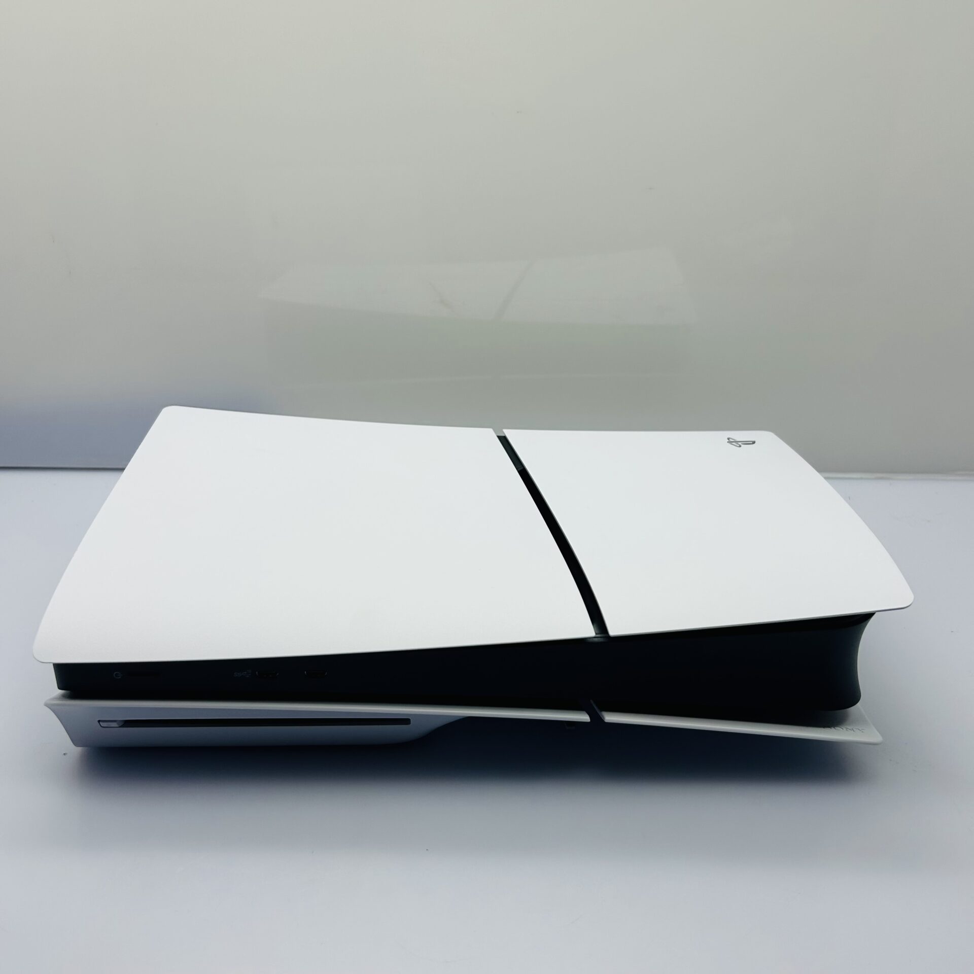 Sony PlayStation 5 Slim Disc Edition 1TB White + HDMI + Power Cable + Controller + USB C to C cable + PS5 Game (Condition: Excellent) - Image 5